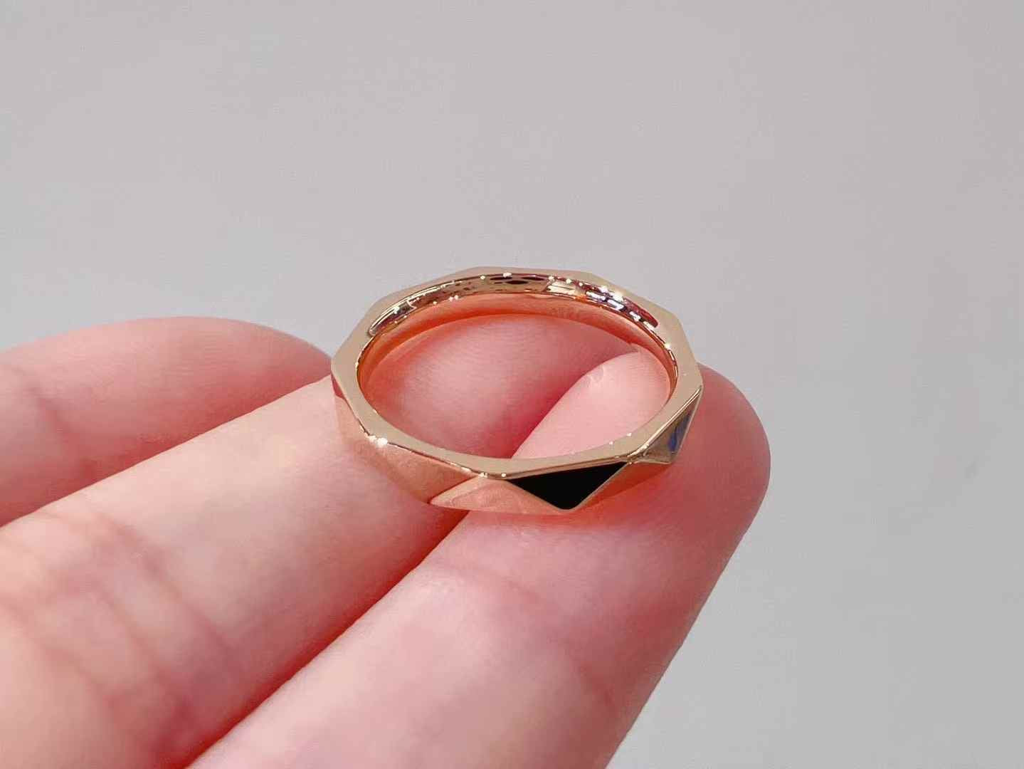 FOR PRE-ORDER ONLY-LAURENCE GRAFF Signature Ring in Rose Gold
