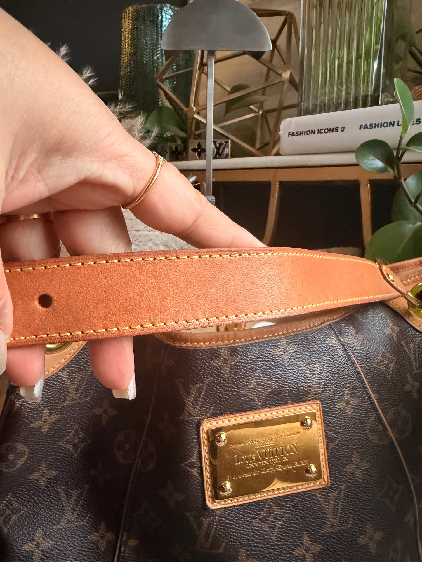 Louis Vuitton Galliera PM