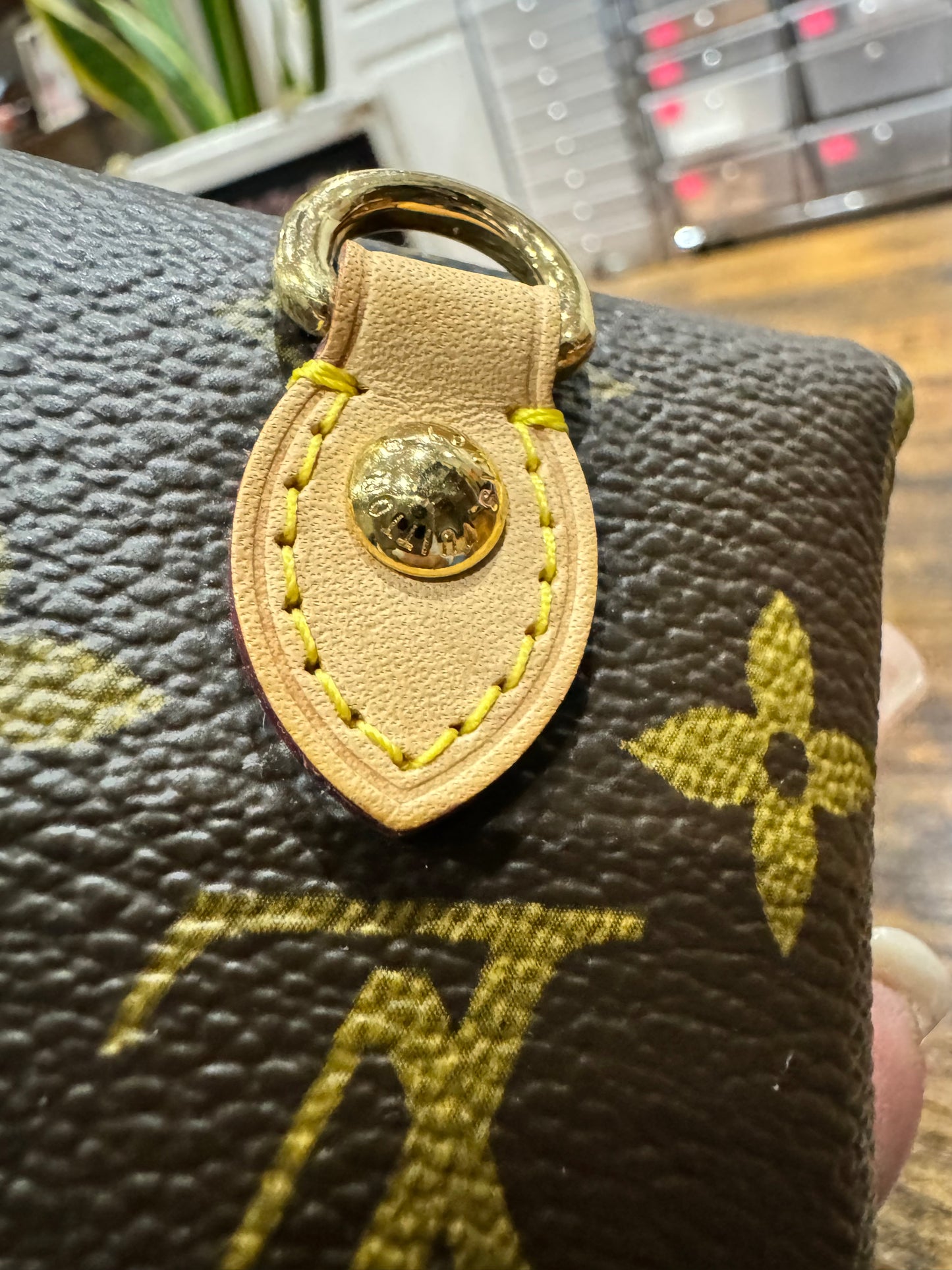 Louis Vuitton Etui Telephone MM