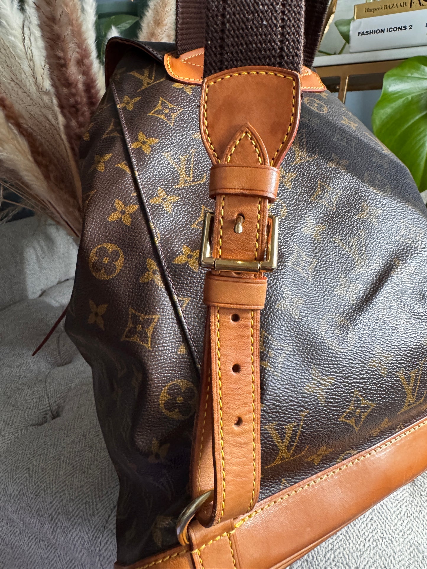 Louis Vuitton Vintage Montsouris GM