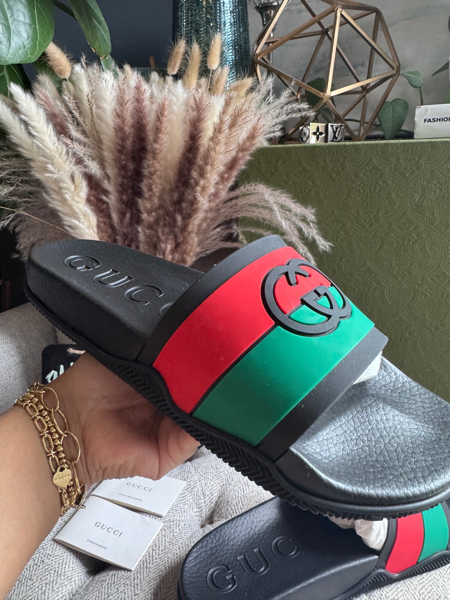 Gucci Men’s Interlocking Rubber Slides size 11