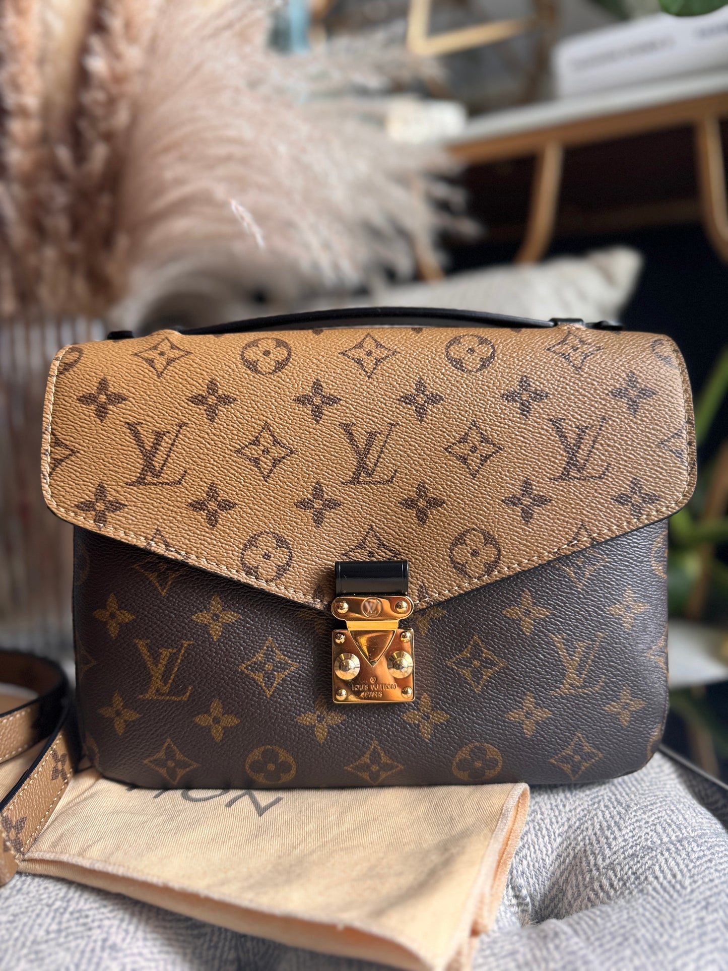 Louis Vuitton Pochette Metis in Reverse Monogram
