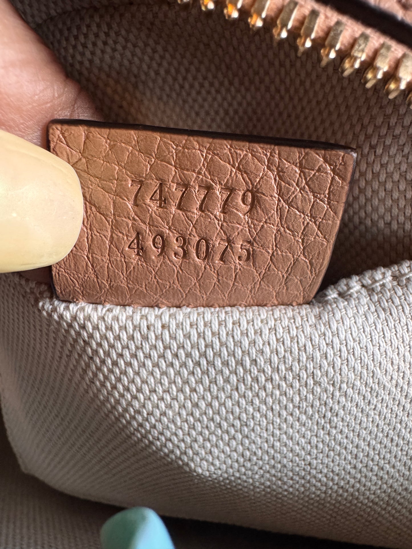 GUCCI 
Pebbled Calfskin Oval Soho Shoulder Bag Beige Camelia