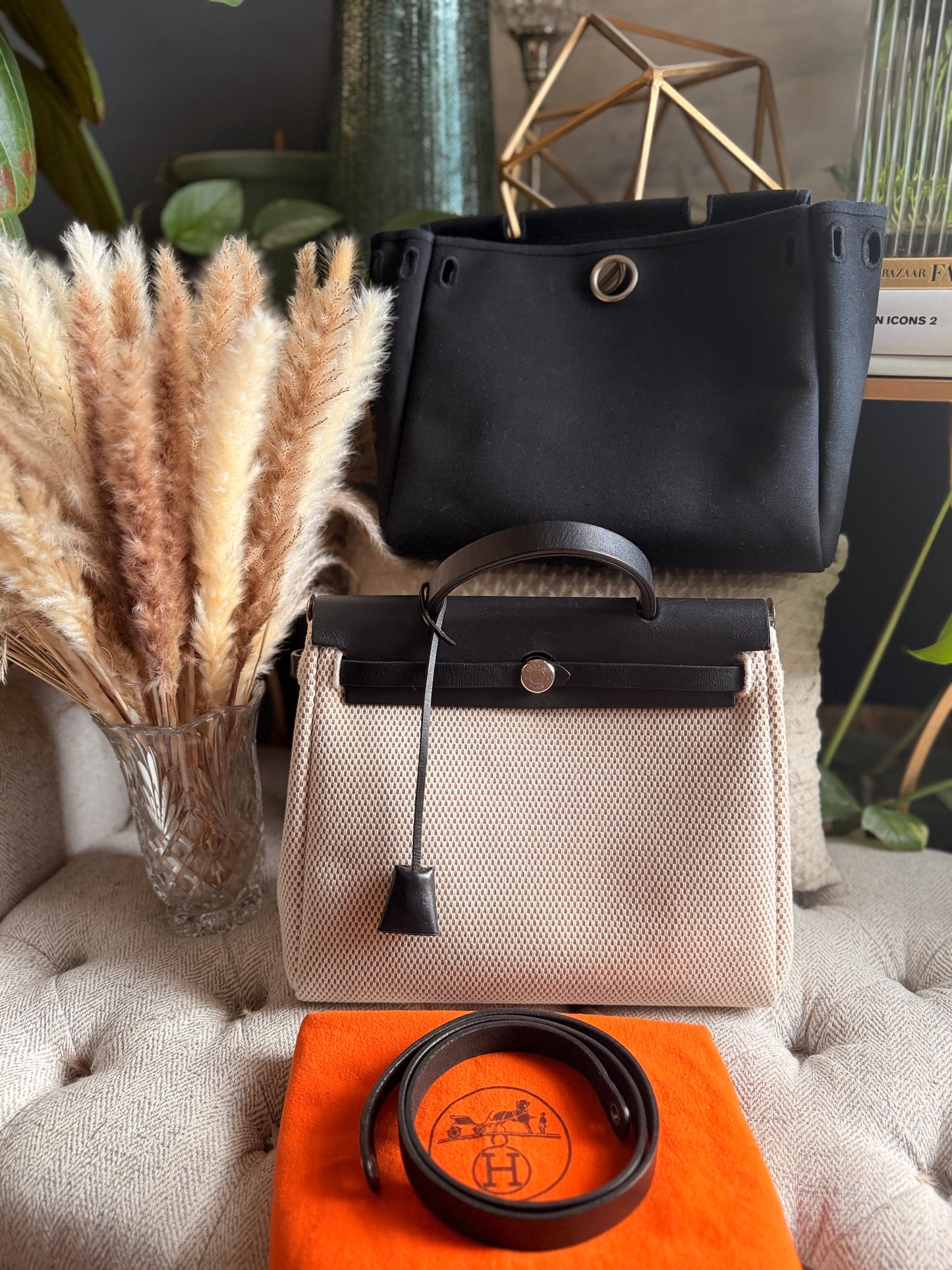 HERMES
Vache Hunter Criss Viking Herbag PM 31 Natural Black with Black Replacement bag