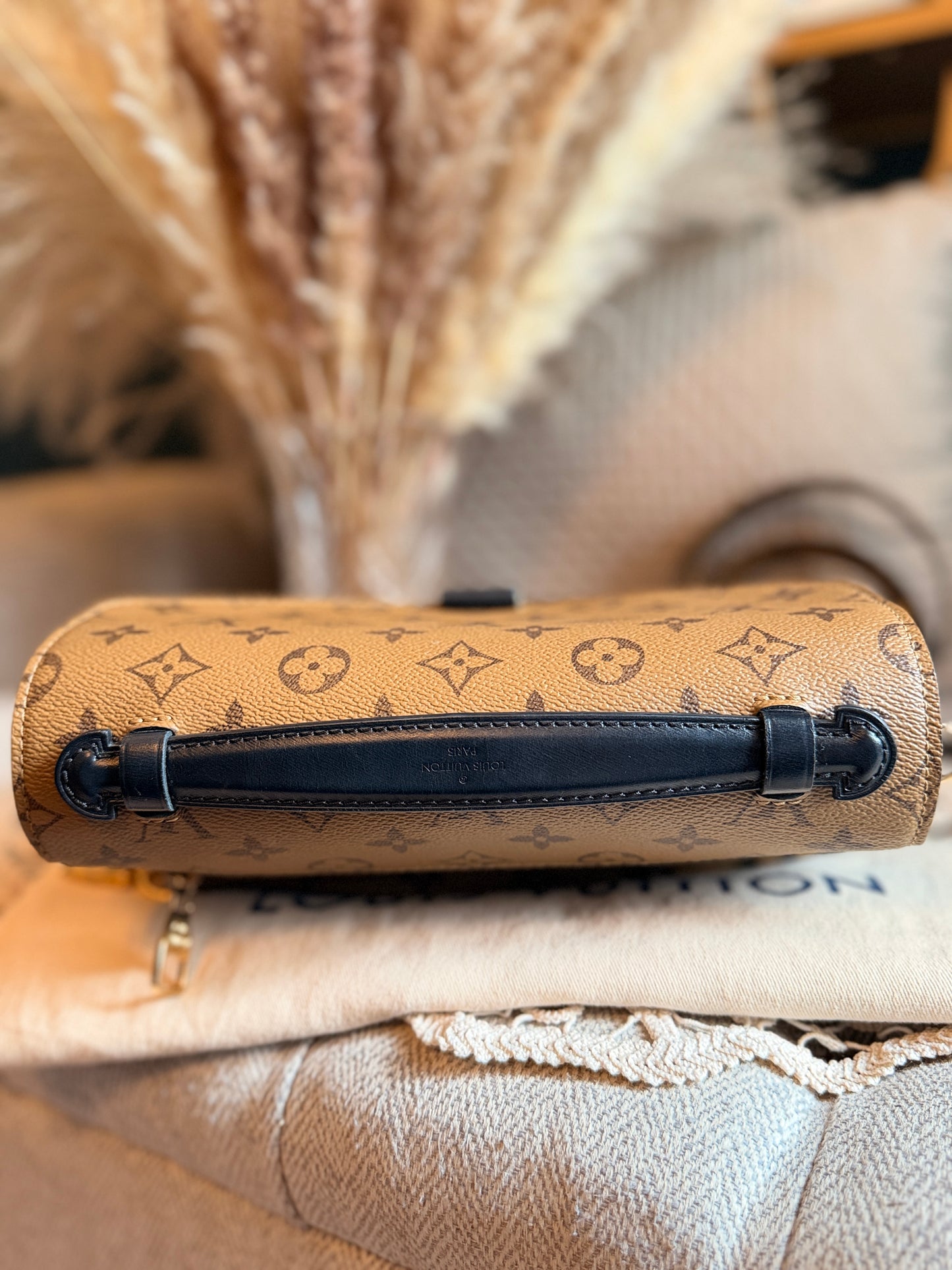 LOUIS VUITTON Pochette Metis in Reverse Monogram-Microchipped