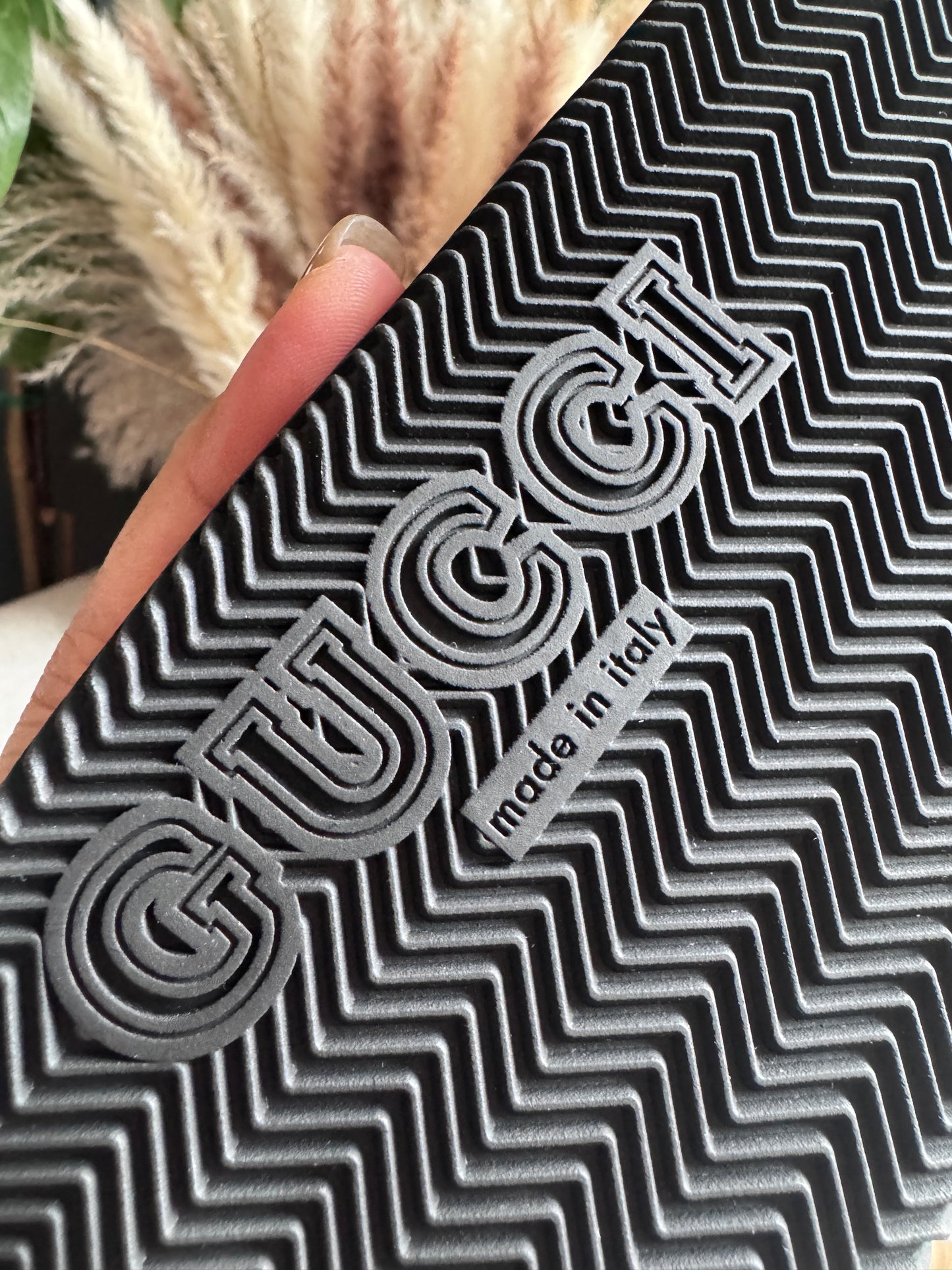Gucci Men’s Interlocking Rubber Slides size 11
