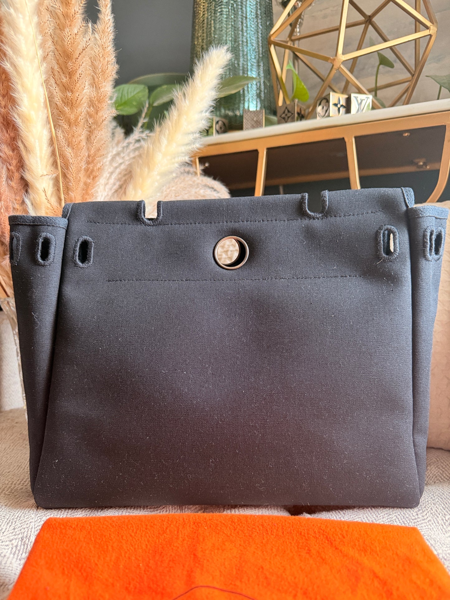 HERMES
Vache Hunter Criss Viking Herbag PM 31 Natural Black with Black Replacement bag