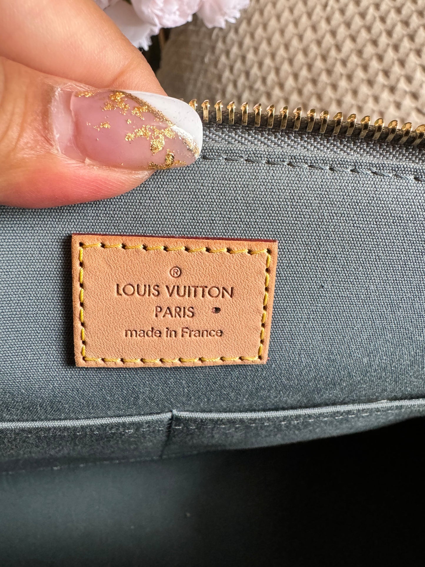 Louis Vuitton Sherwood GM in Givre