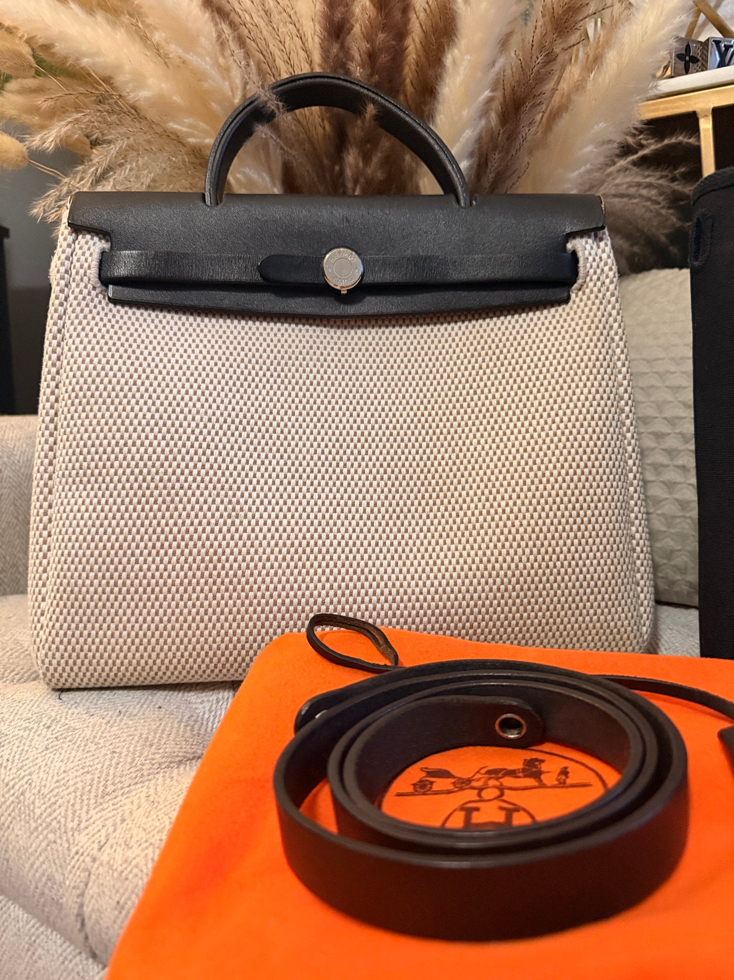 HERMES
Vache Hunter Criss Viking Herbag PM 31 Natural Black with Black Replacement bag