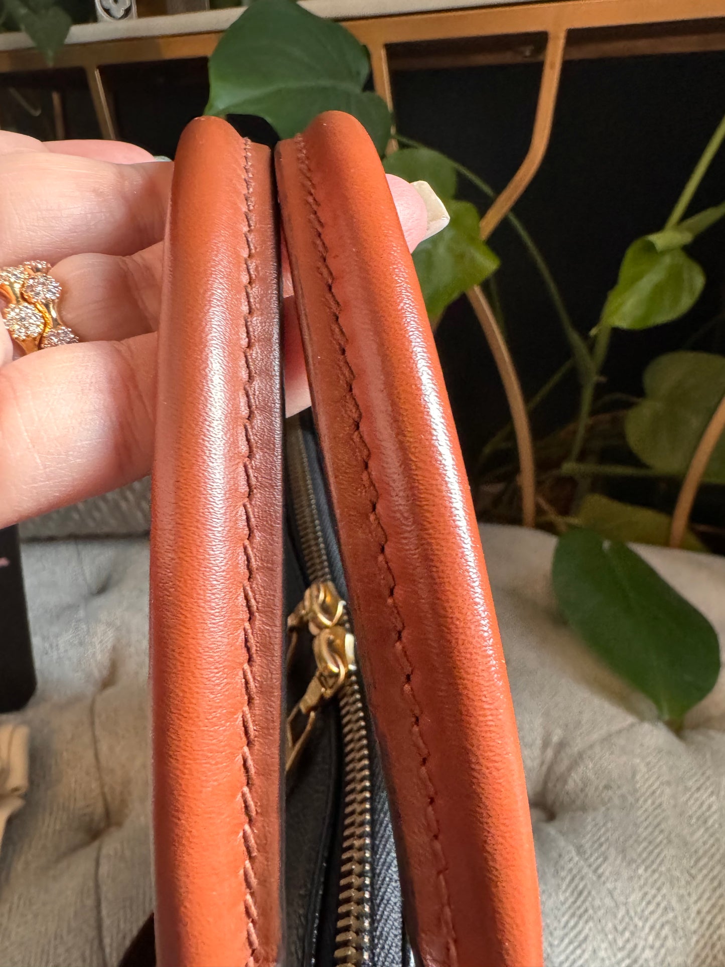 Louis Vuitton V Tote BB