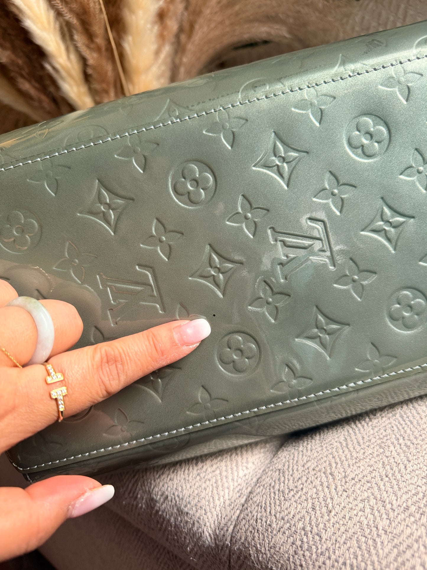 Louis Vuitton Sherwood GM in Givre