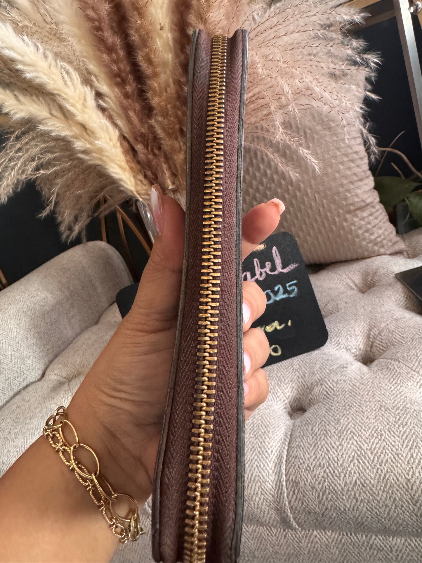 LOUIS VUITTON Zippy Wallet in Monogram