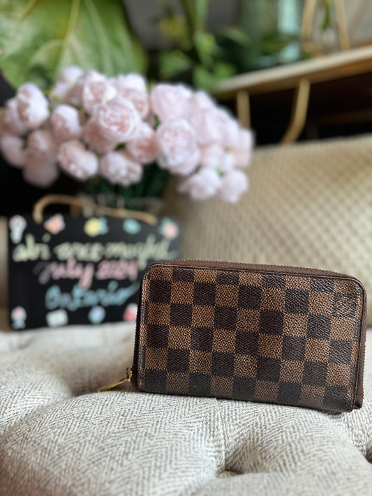 Louis Vuitton Midsize wallet in Damier Ebene