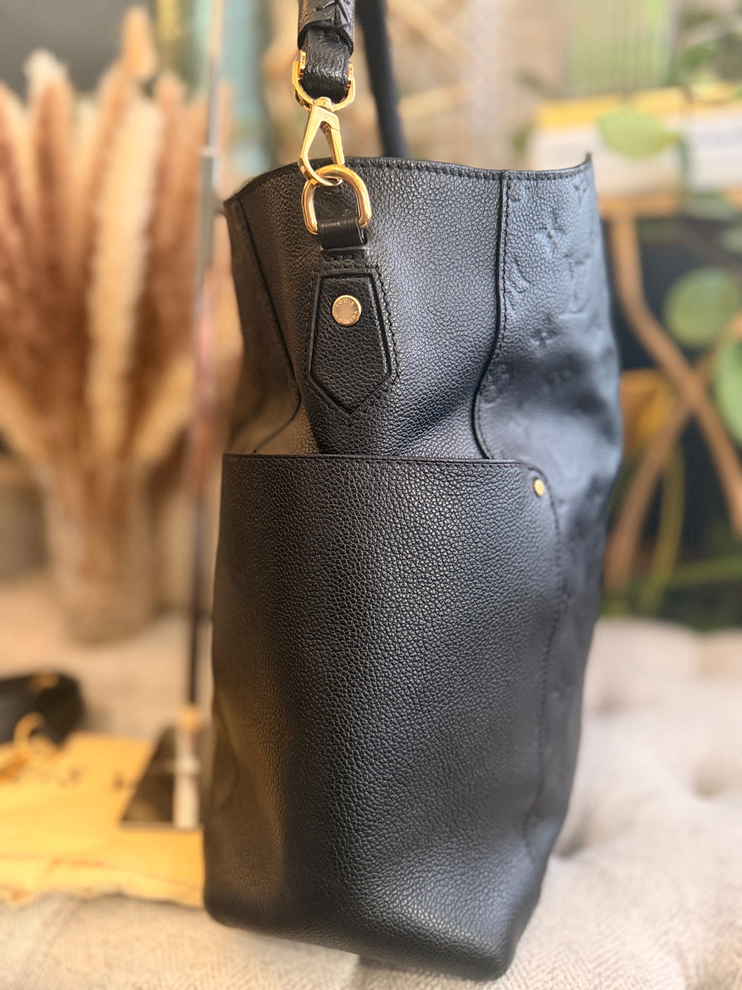 LOUIS VUITTON Empreinte Bagatelle in Noir