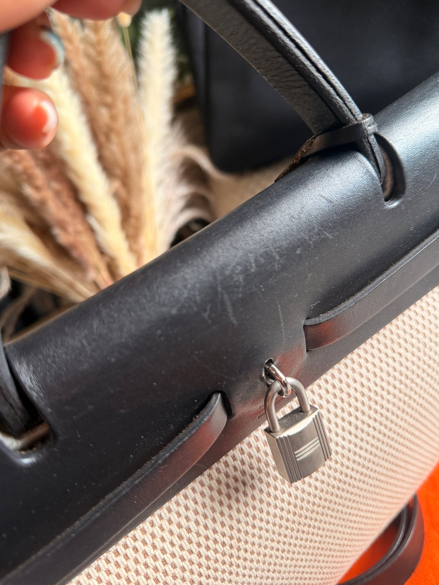 HERMES
Vache Hunter Criss Viking Herbag PM 31 Natural Black with Black Replacement bag