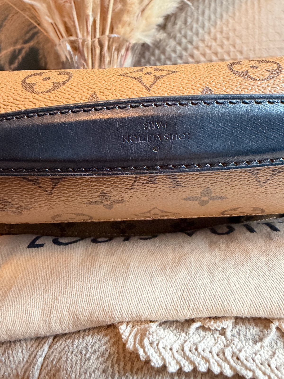 LOUIS VUITTON Pochette Metis in Reverse Monogram-Microchipped