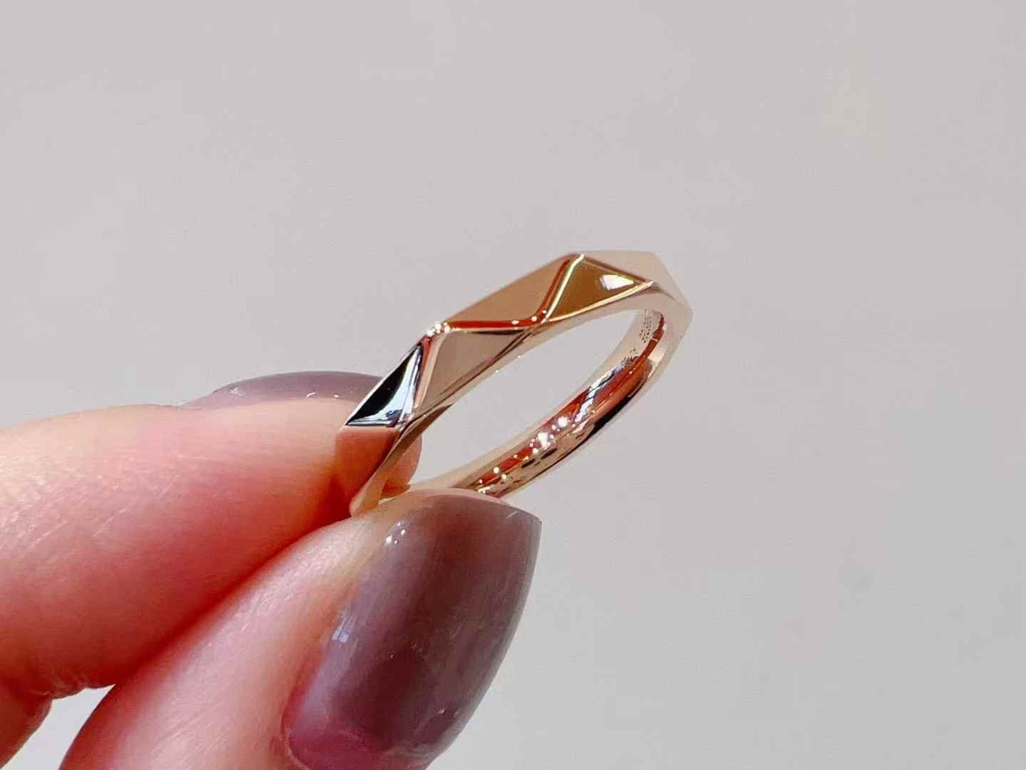 FOR PRE-ORDER ONLY-LAURENCE GRAFF Signature Ring in Rose Gold