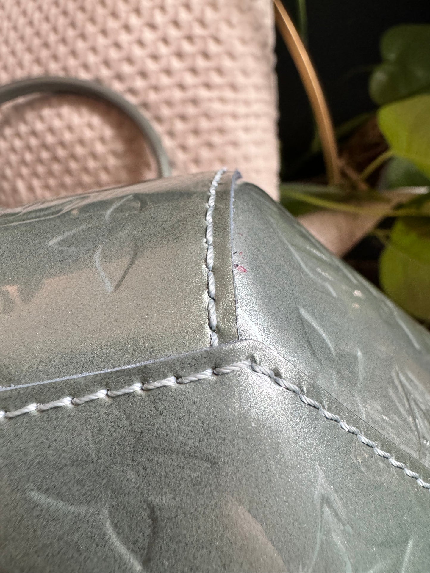 Louis Vuitton Sherwood GM in Givre