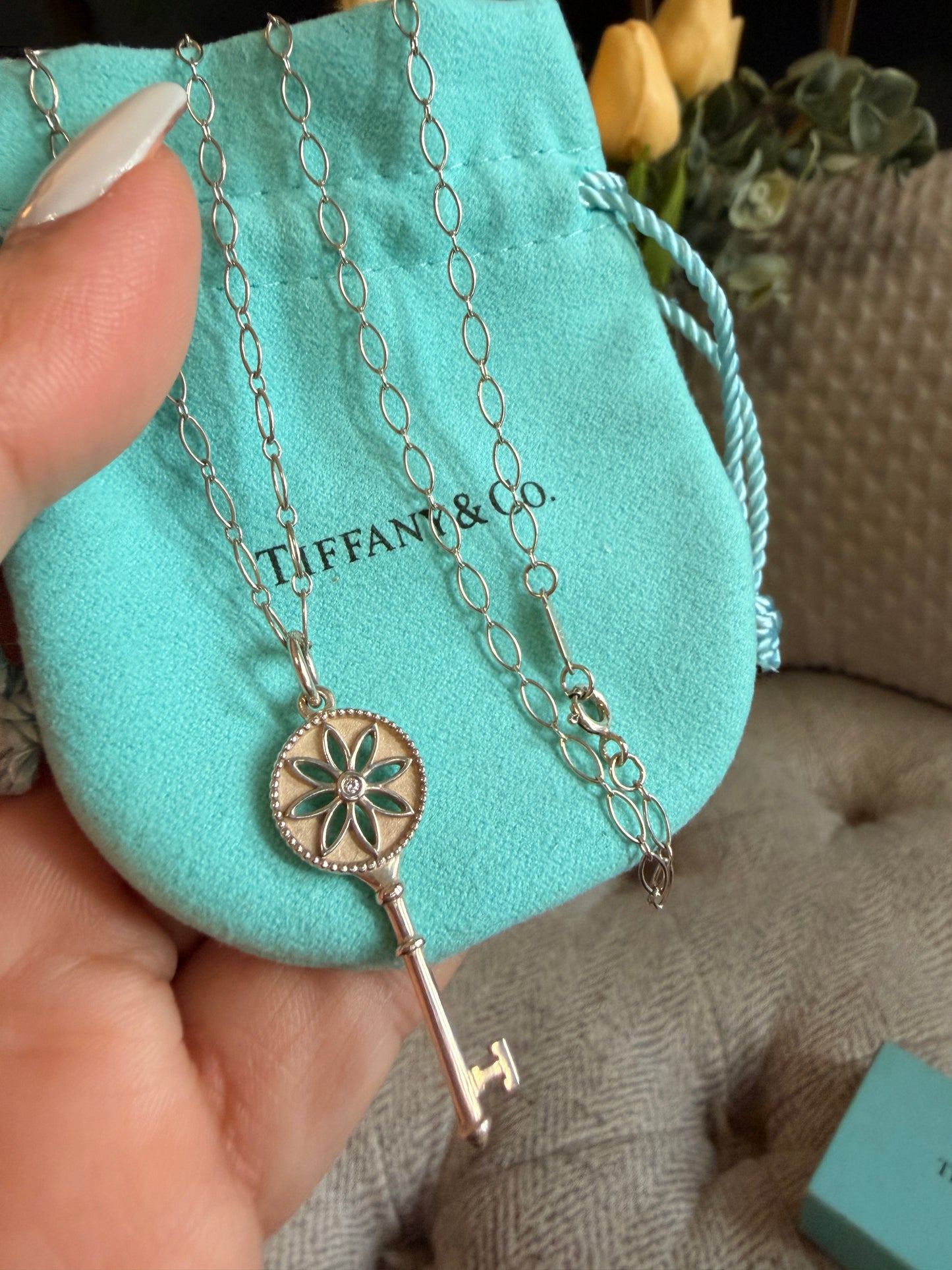 Tiffany & Co 925 Sterling Silver Daisy Key with Diamond on Oval Link Necklace