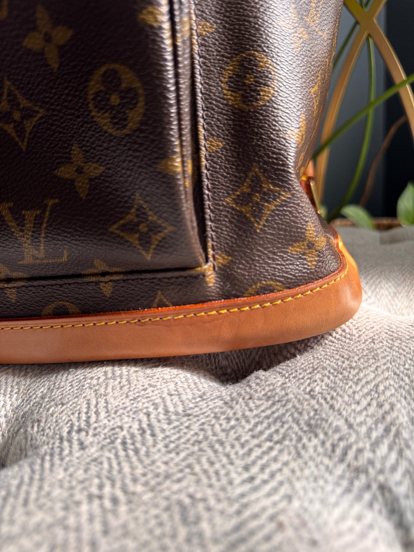 Louis Vuitton Vintage Montsouris GM