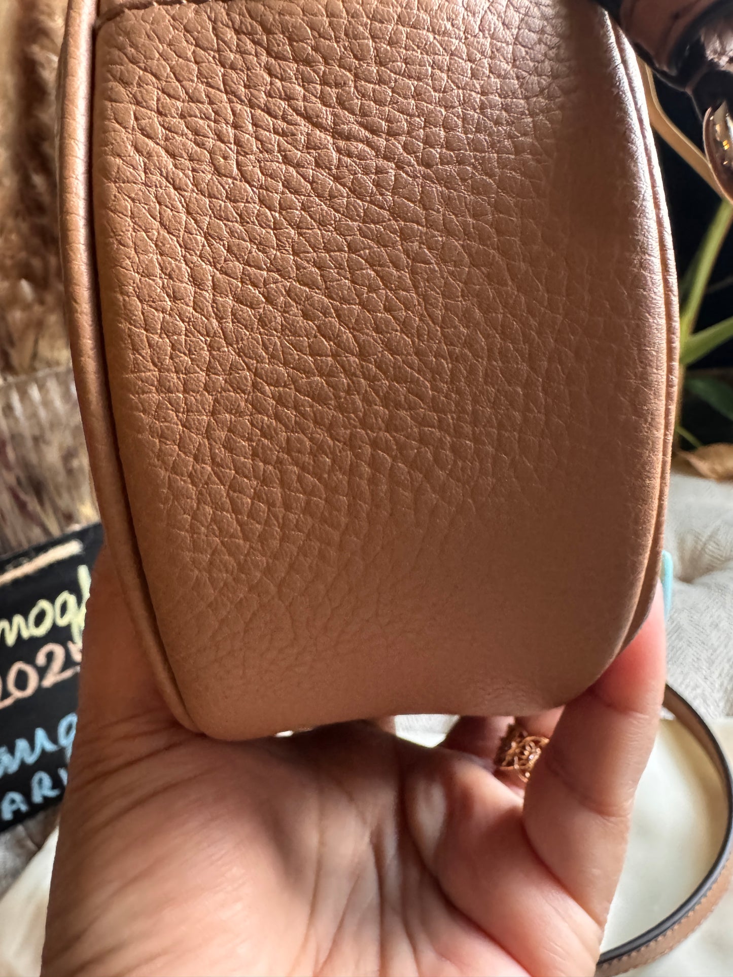 GUCCI 
Pebbled Calfskin Oval Soho Shoulder Bag Beige Camelia