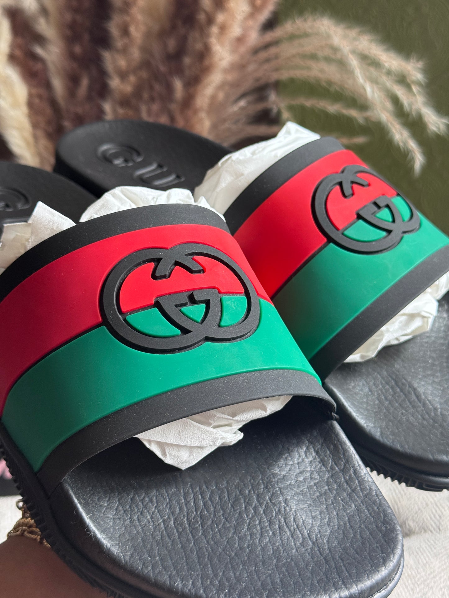 Gucci Men’s Interlocking Rubber Slides size 11