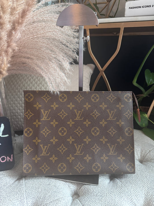 Vintage Louis Vuitton Toiletry 26