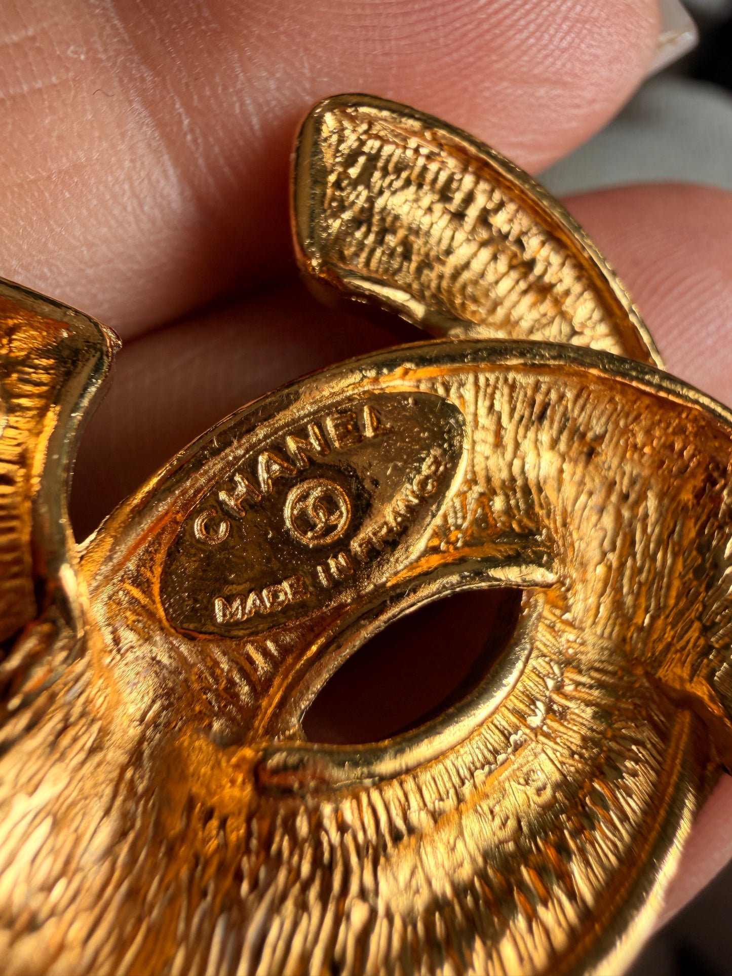 CHANEL Gold Plated CC Logo Matelasse Vintage Pin Brooch