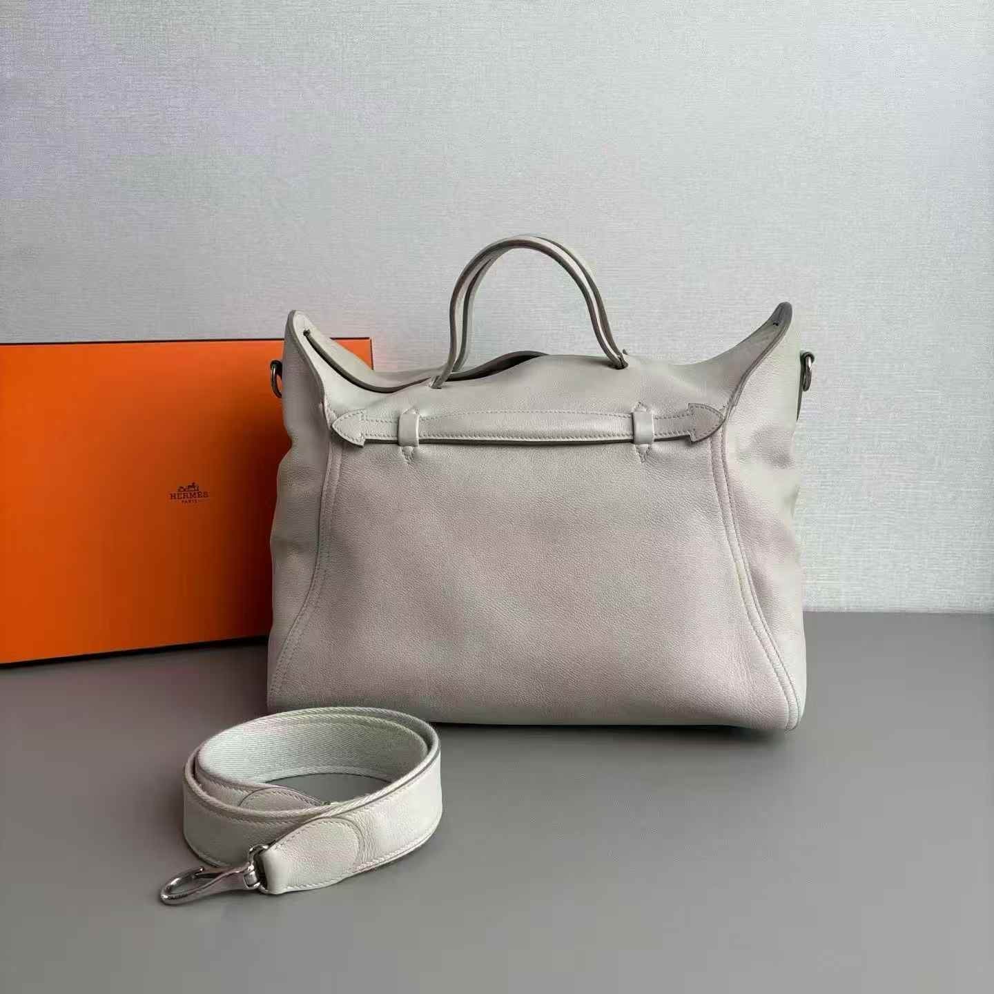 FOR PREORDER ONLY- Hermes Oxer