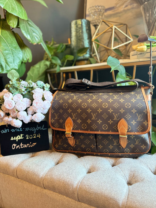 Louis Vuitton Gibeciere GM