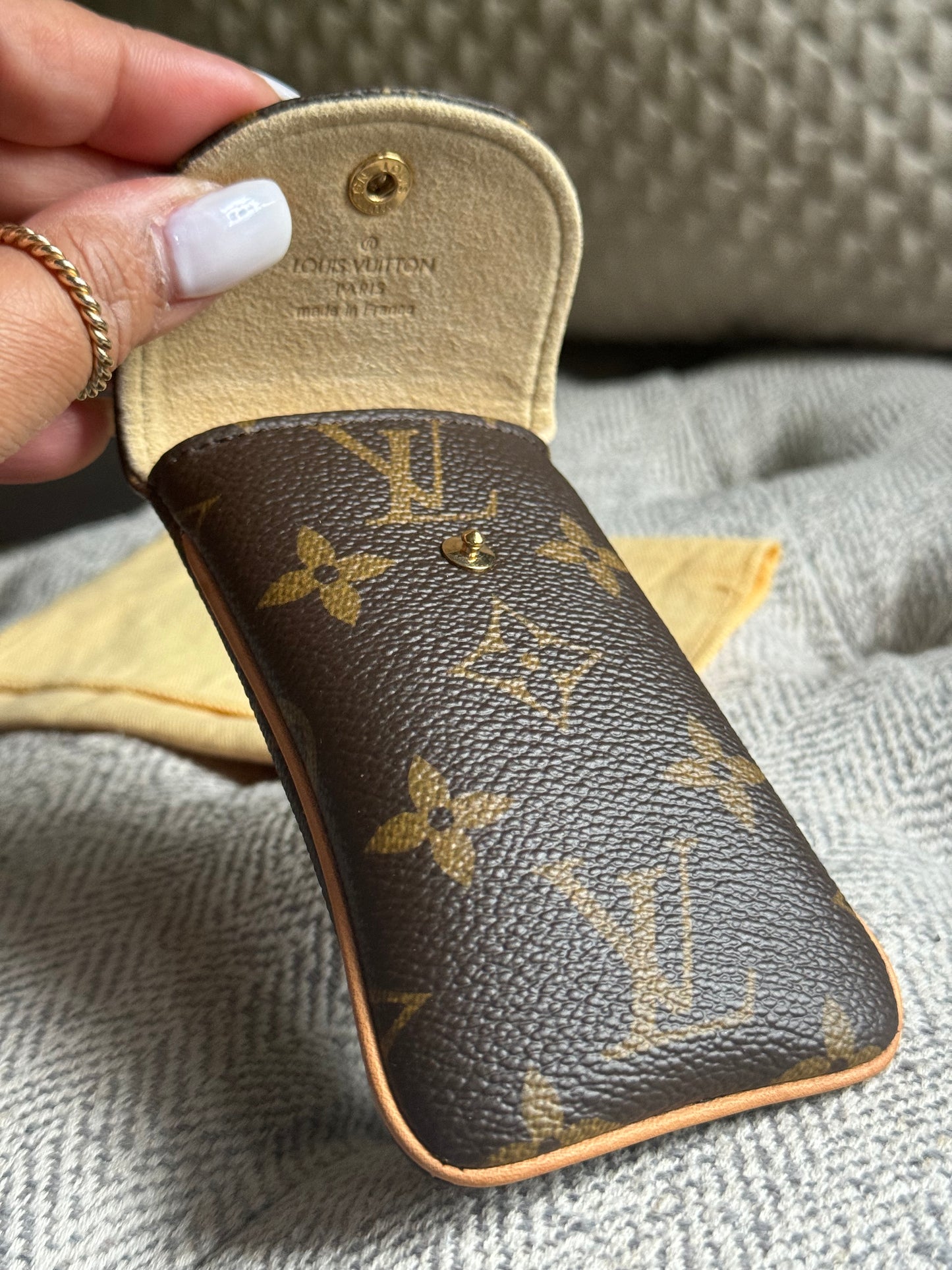 Louis Vuitton Etui Telephone MM