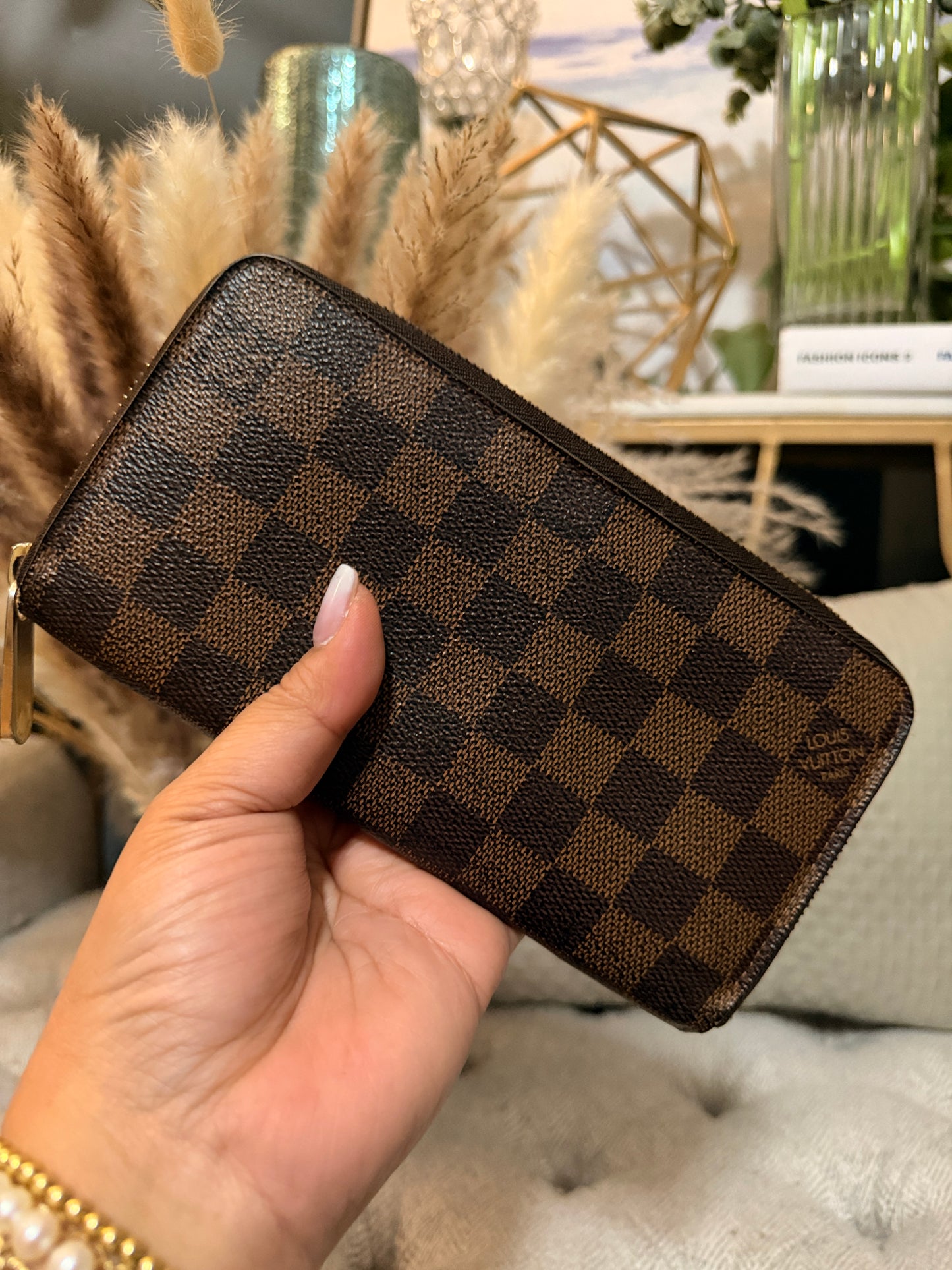 Louis Vuitton Zippy Wallet in Damier Ebene