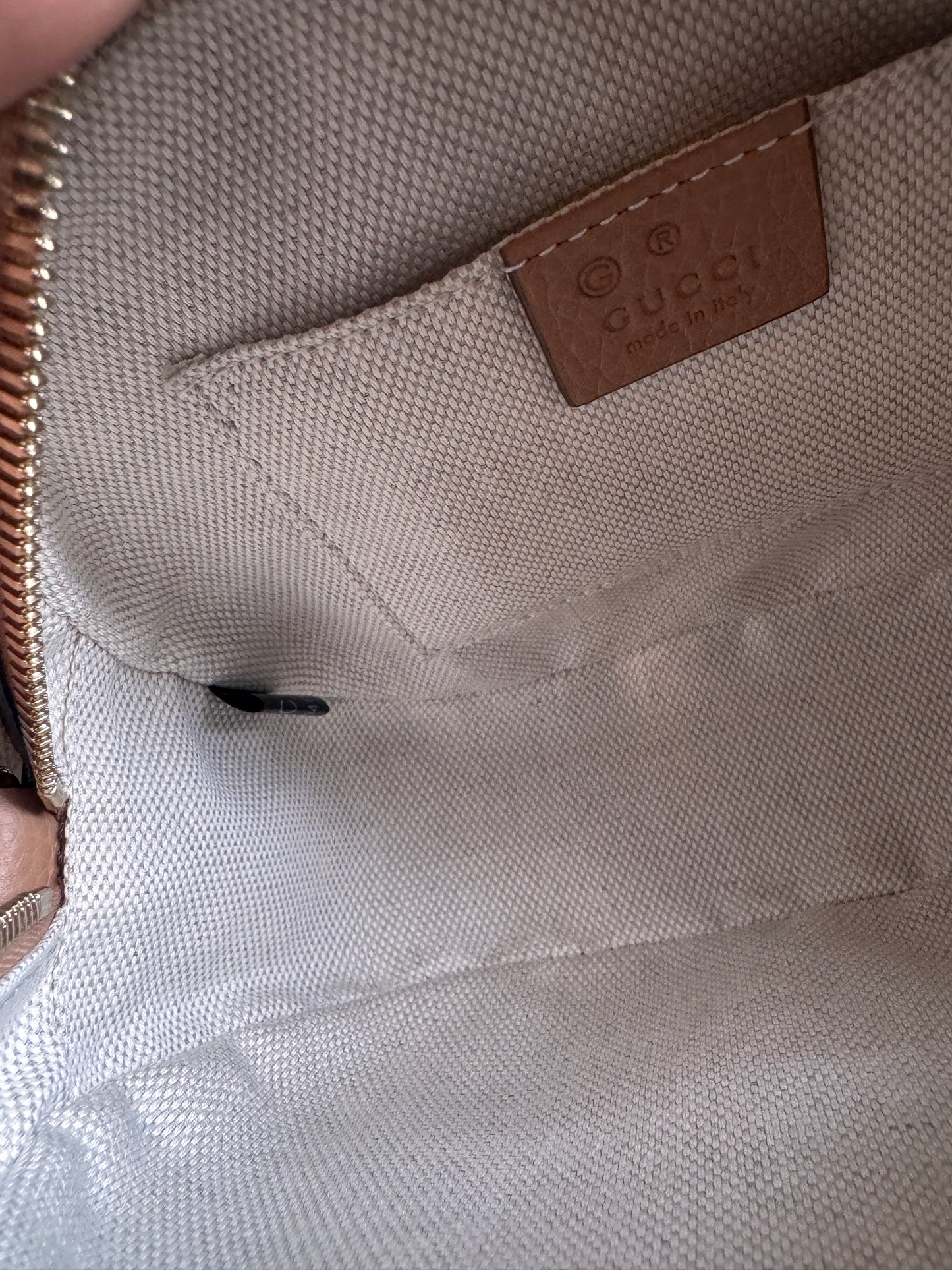 GUCCI 
Pebbled Calfskin Oval Soho Shoulder Bag Beige Camelia