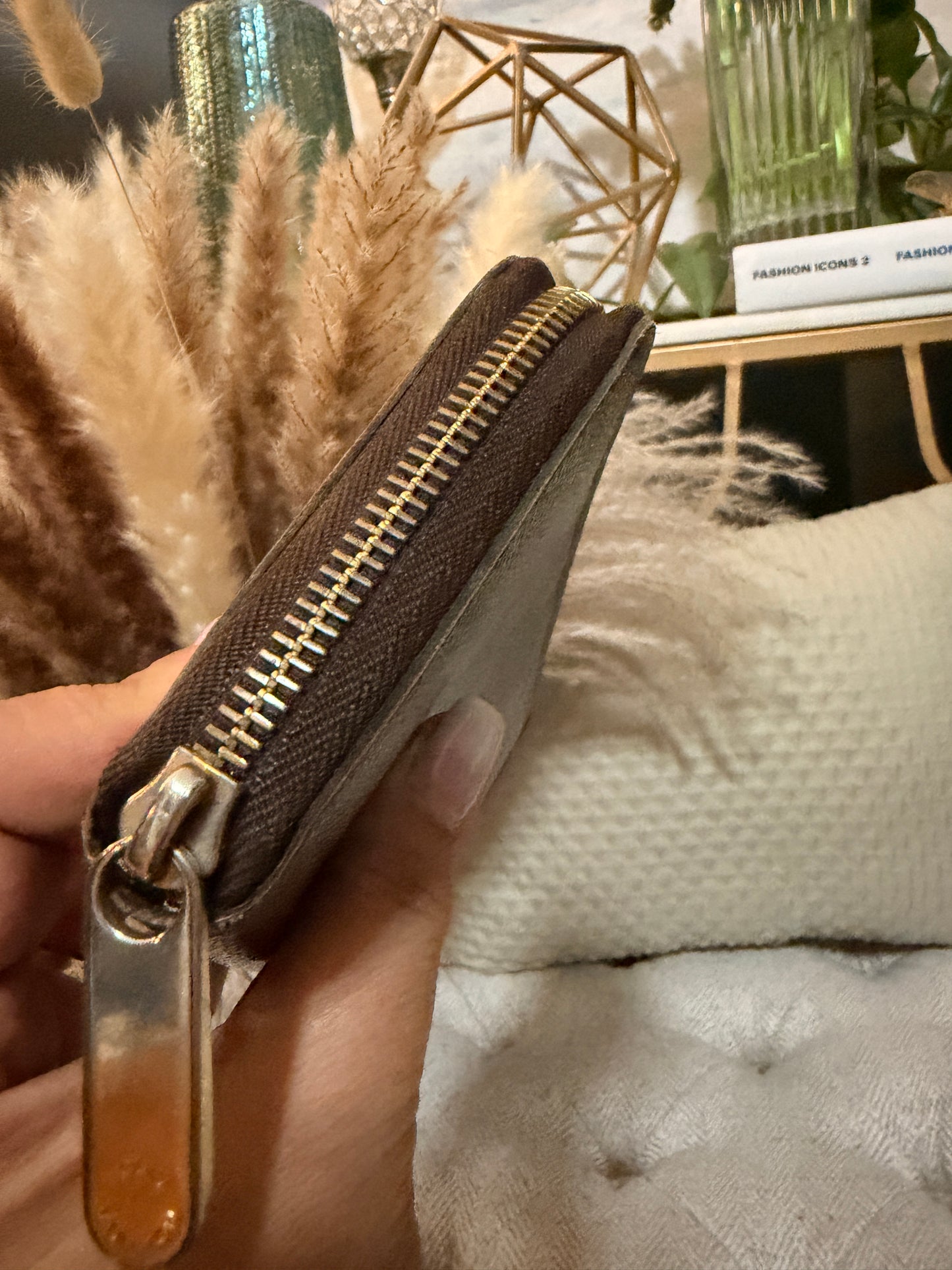 Louis Vuitton Zippy Wallet in Damier Ebene