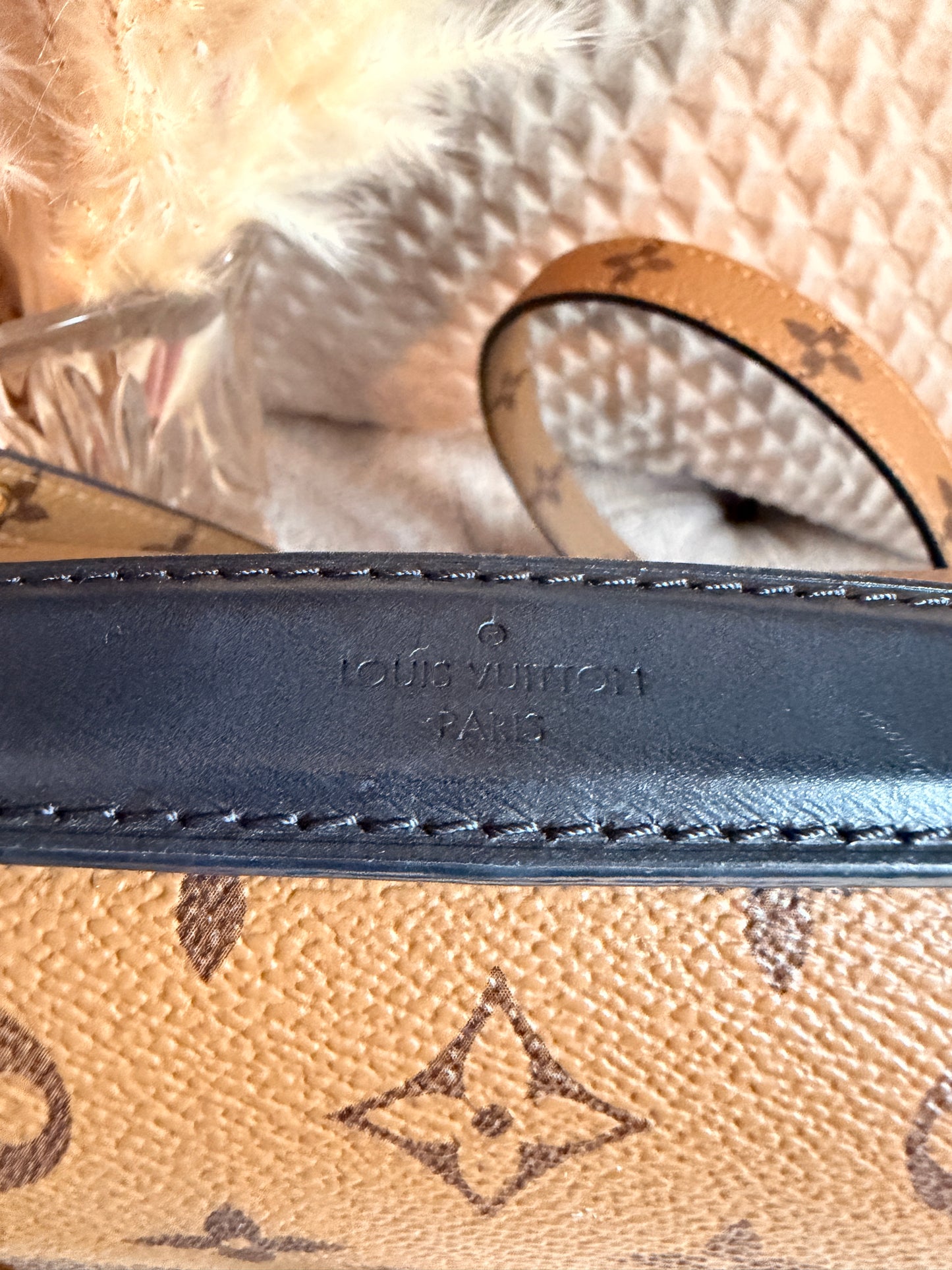 LOUIS VUITTON Pochette Metis in Reverse Monogram-Microchipped