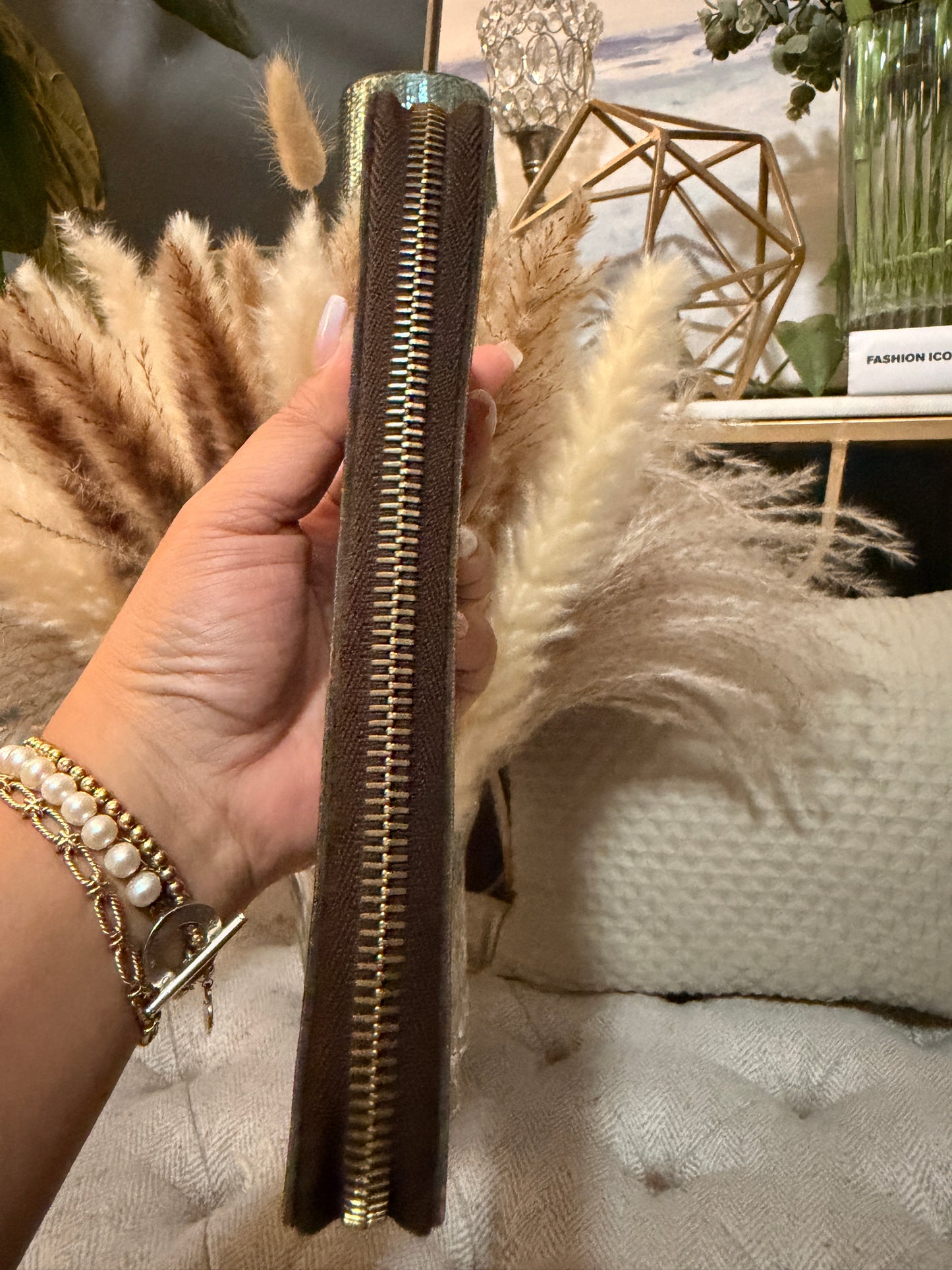 Louis Vuitton Zippy Wallet in Damier Ebene