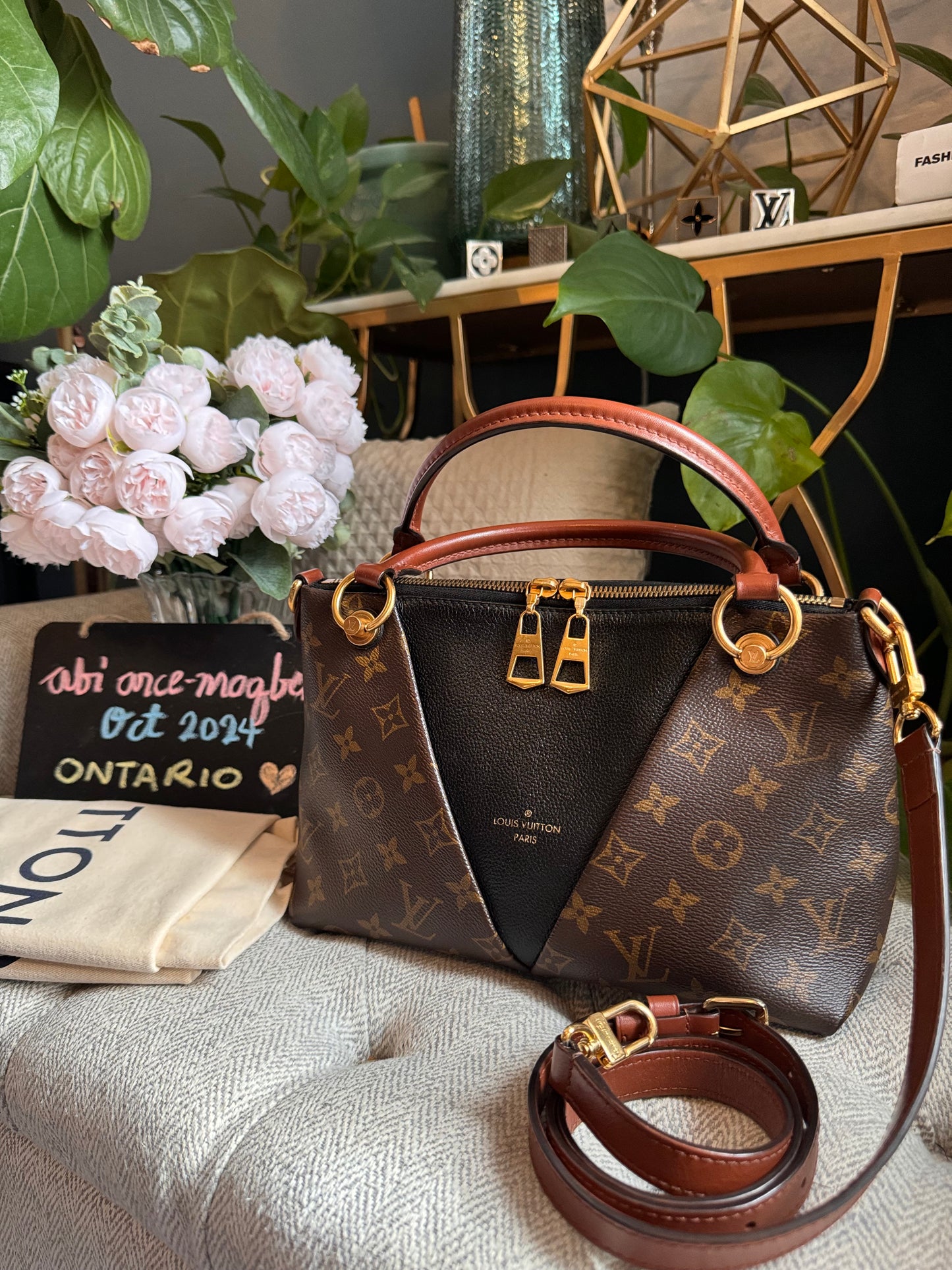 Louis Vuitton V Tote BB