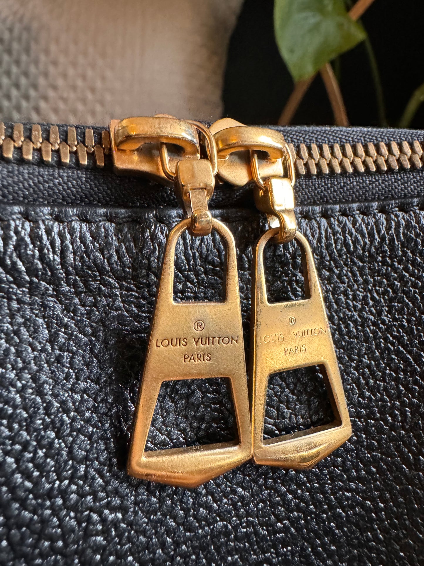 Louis Vuitton V Tote BB