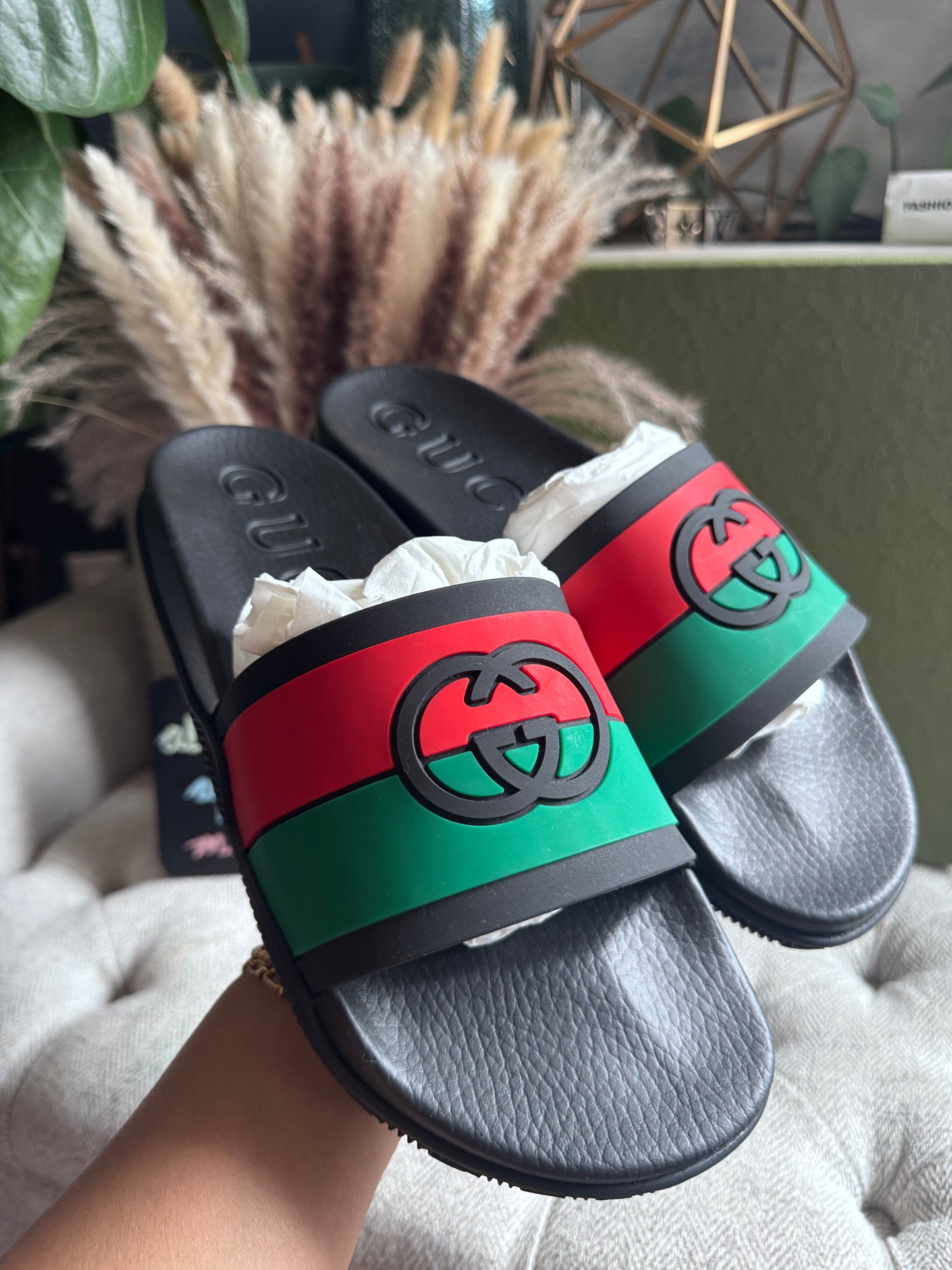 Gucci Men’s Interlocking Rubber Slides size 11