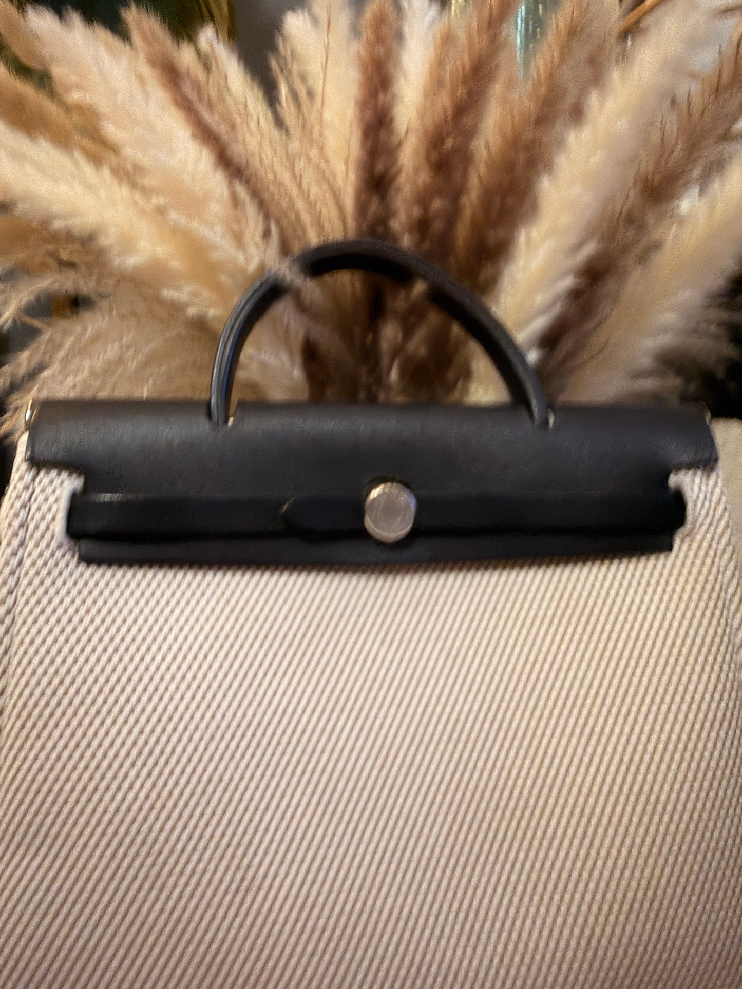 HERMES
Vache Hunter Criss Viking Herbag PM 31 Natural Black with Black Replacement bag
