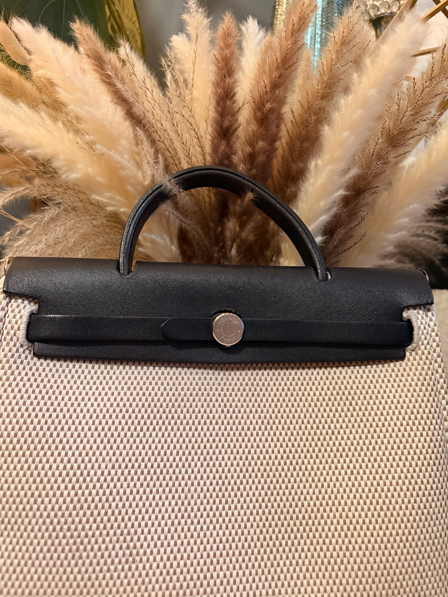 HERMES
Vache Hunter Criss Viking Herbag PM 31 Natural Black with Black Replacement bag