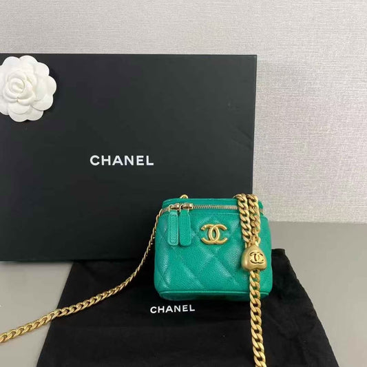 FOR PREORDER ONLY- 2021-2025 Mini Quilted Caviar CC Sweetheart Vanity Case with Chain crossbody bag