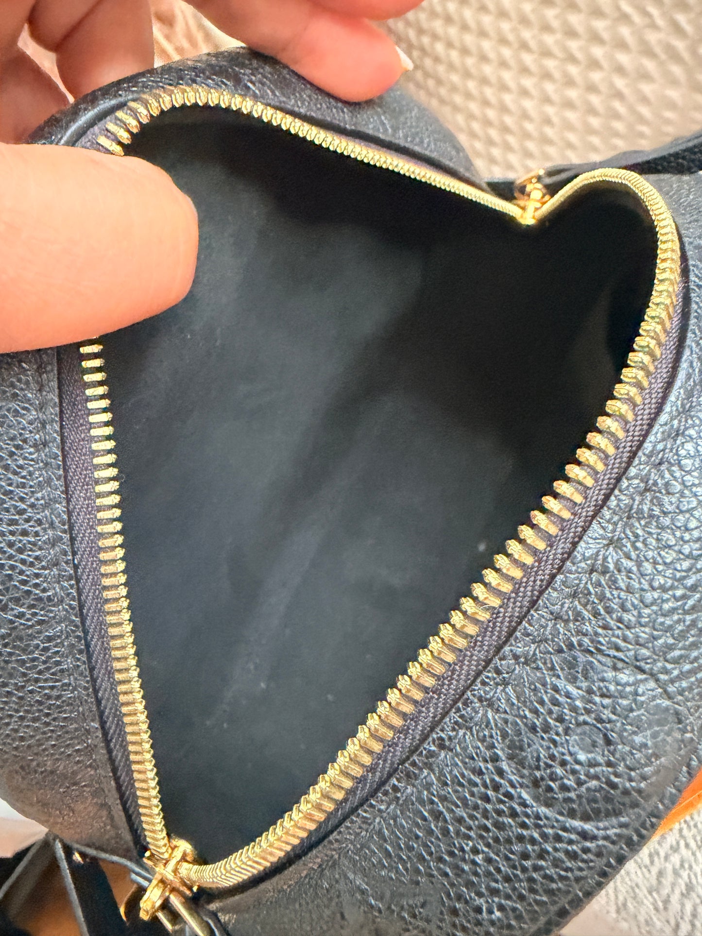 Louis Vuitton Boite Chapeau in Empreinte Noir