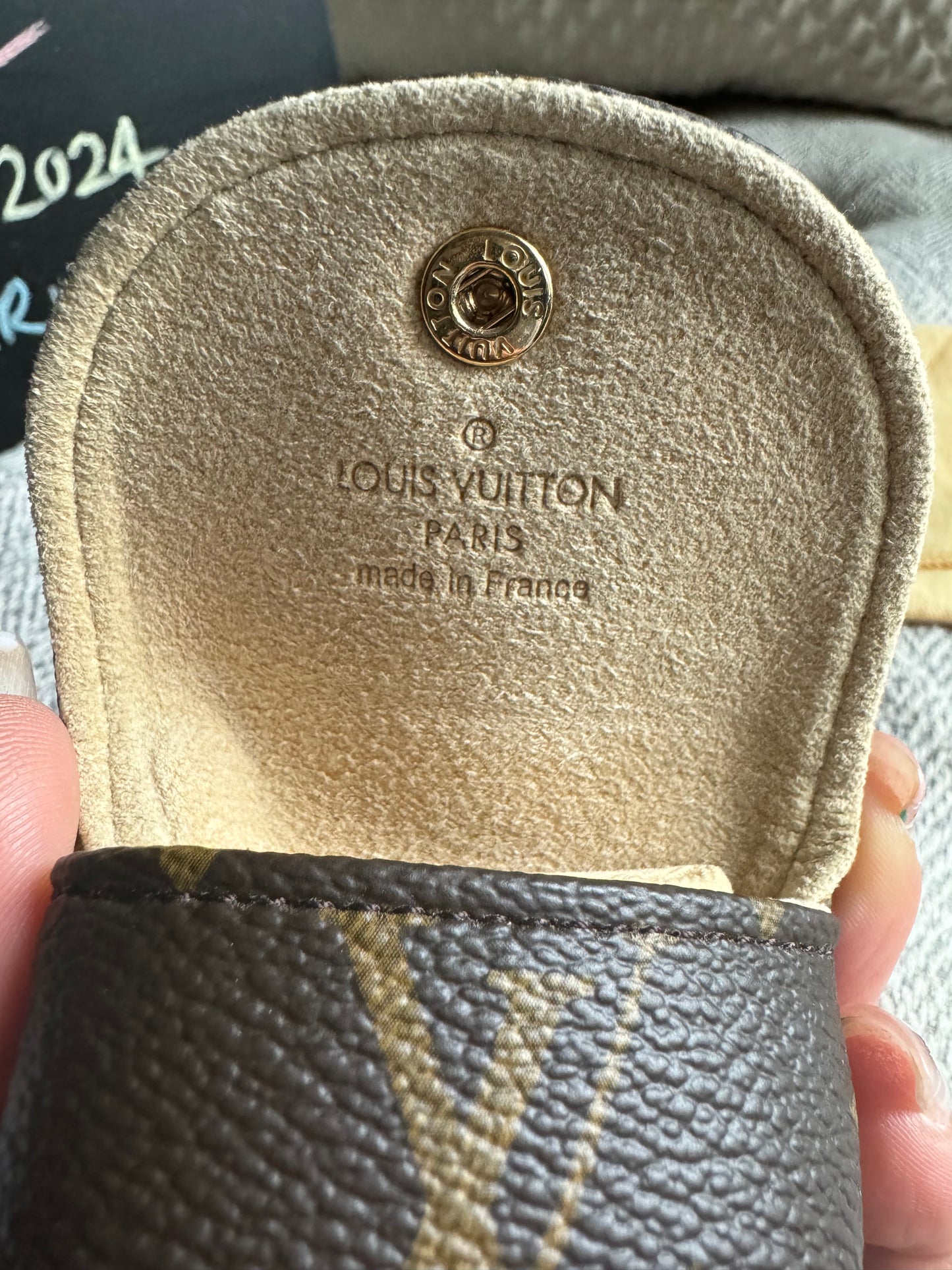 Louis Vuitton Etui Telephone MM