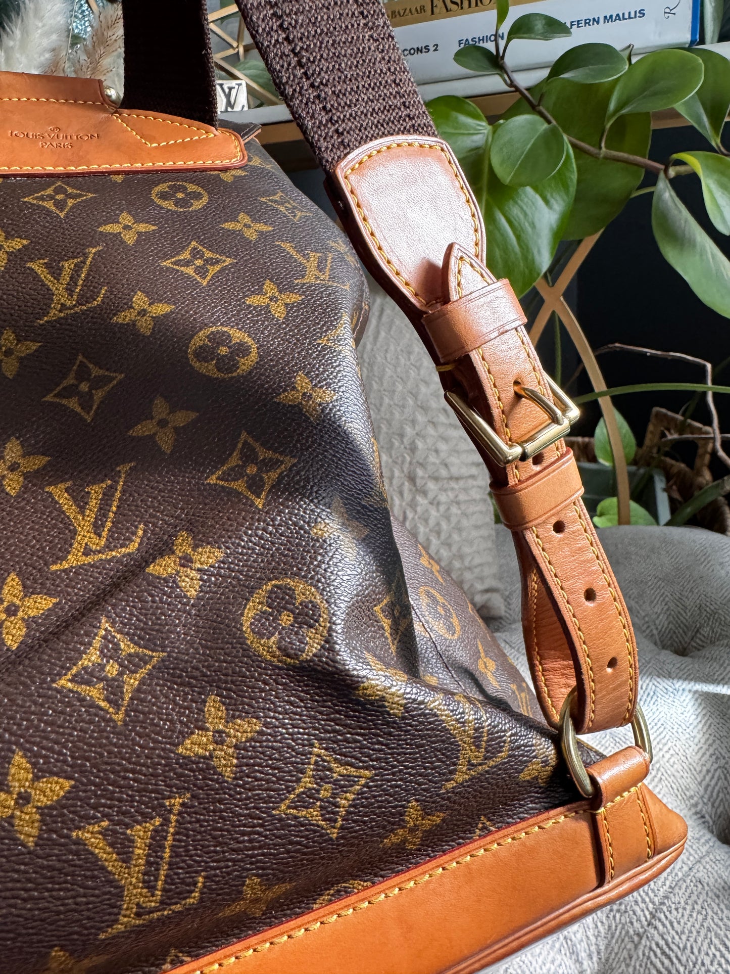 Louis Vuitton Vintage Montsouris GM