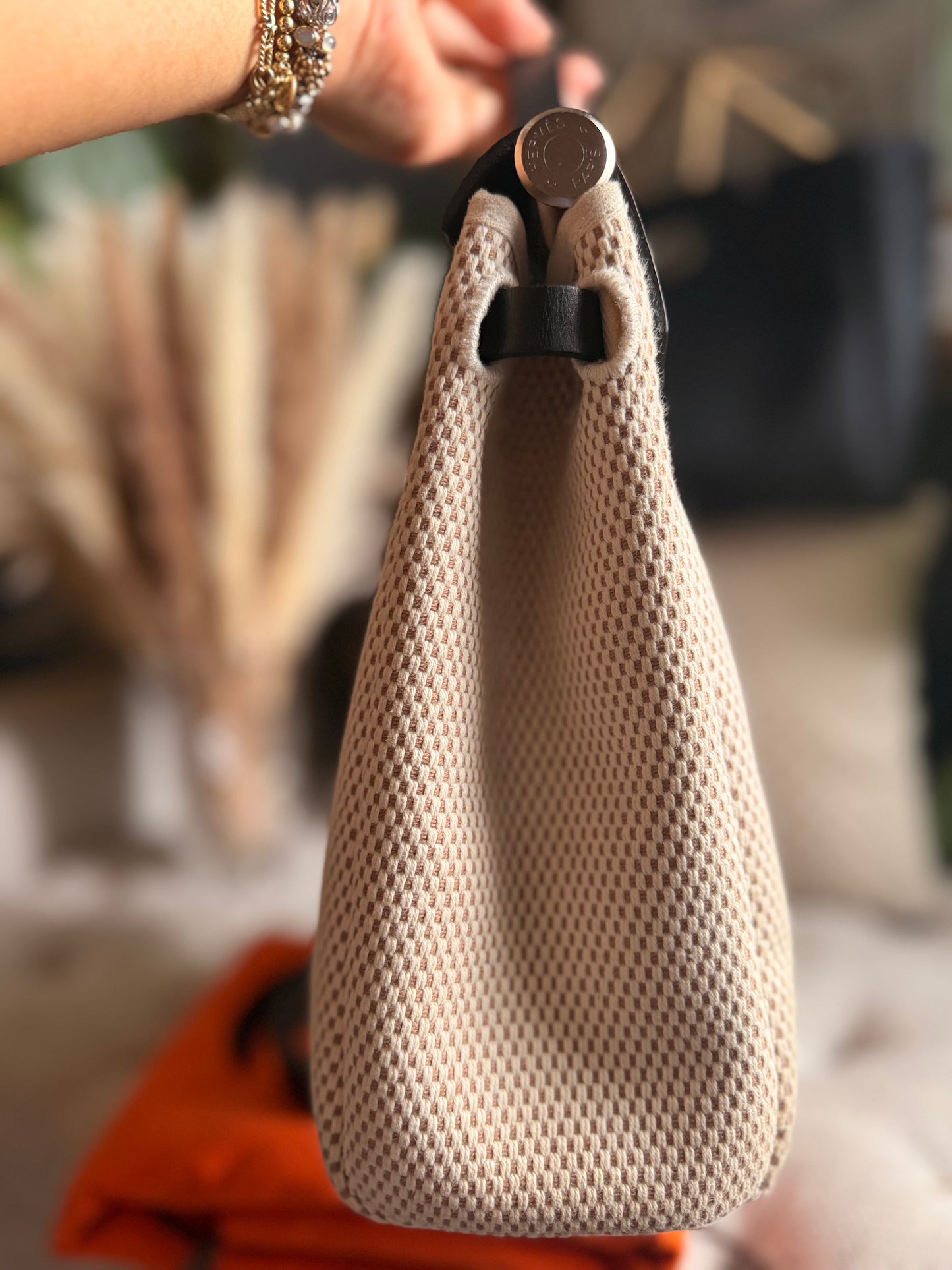 HERMES
Vache Hunter Criss Viking Herbag PM 31 Natural Black with Black Replacement bag