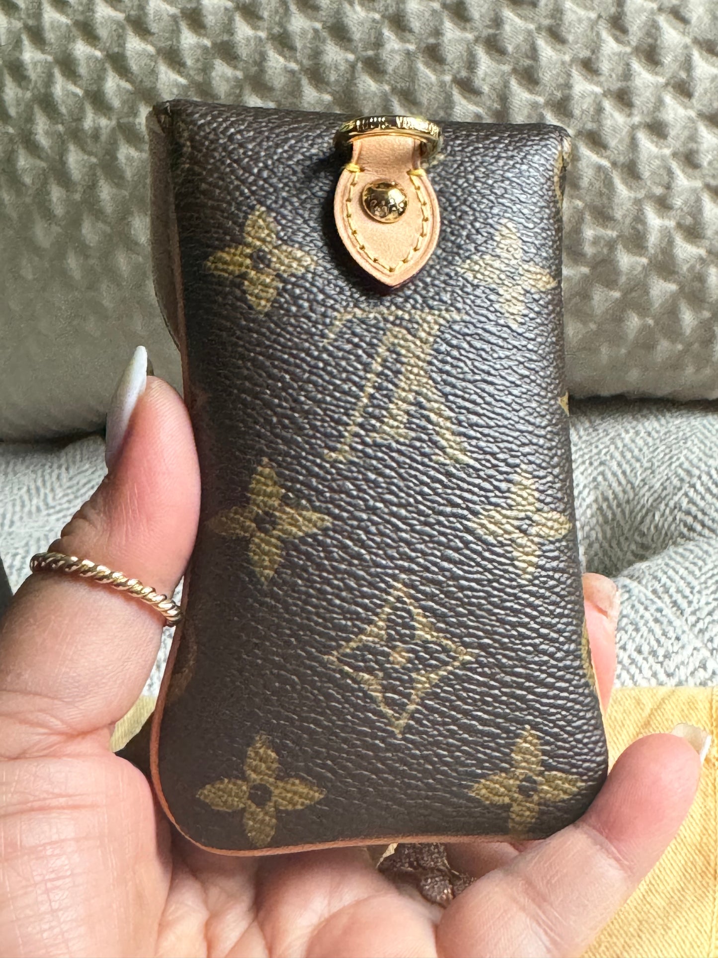 Louis Vuitton Etui Telephone MM