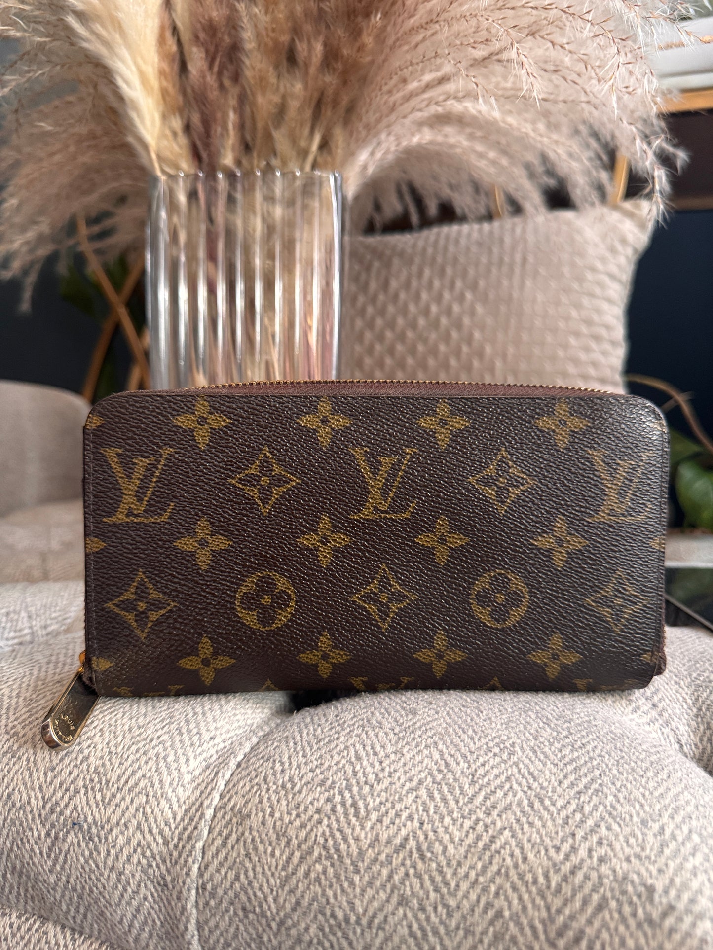 LOUIS VUITTON Zippy Wallet in Monogram