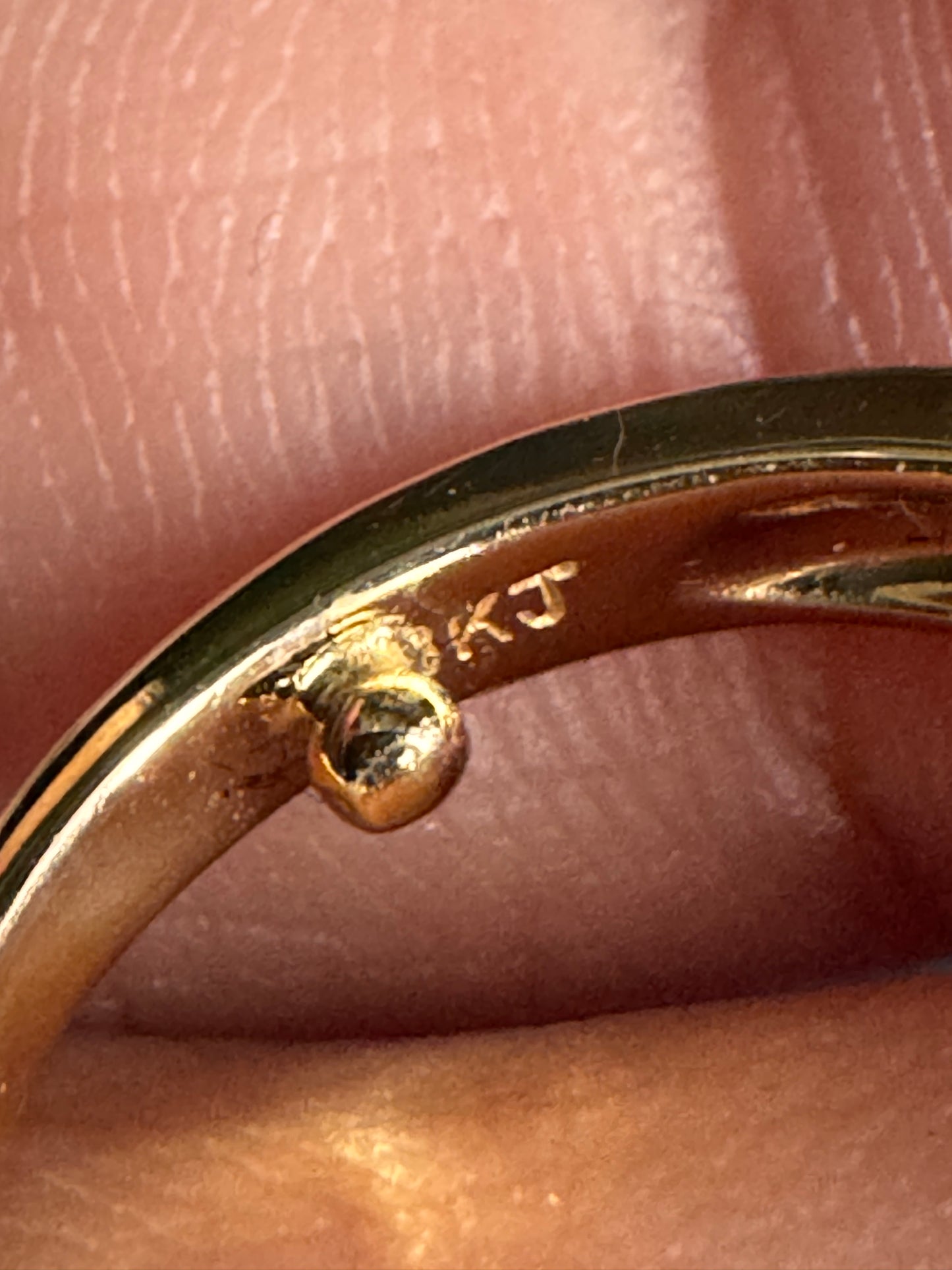 18 k Gold Band with Natural Diamonds