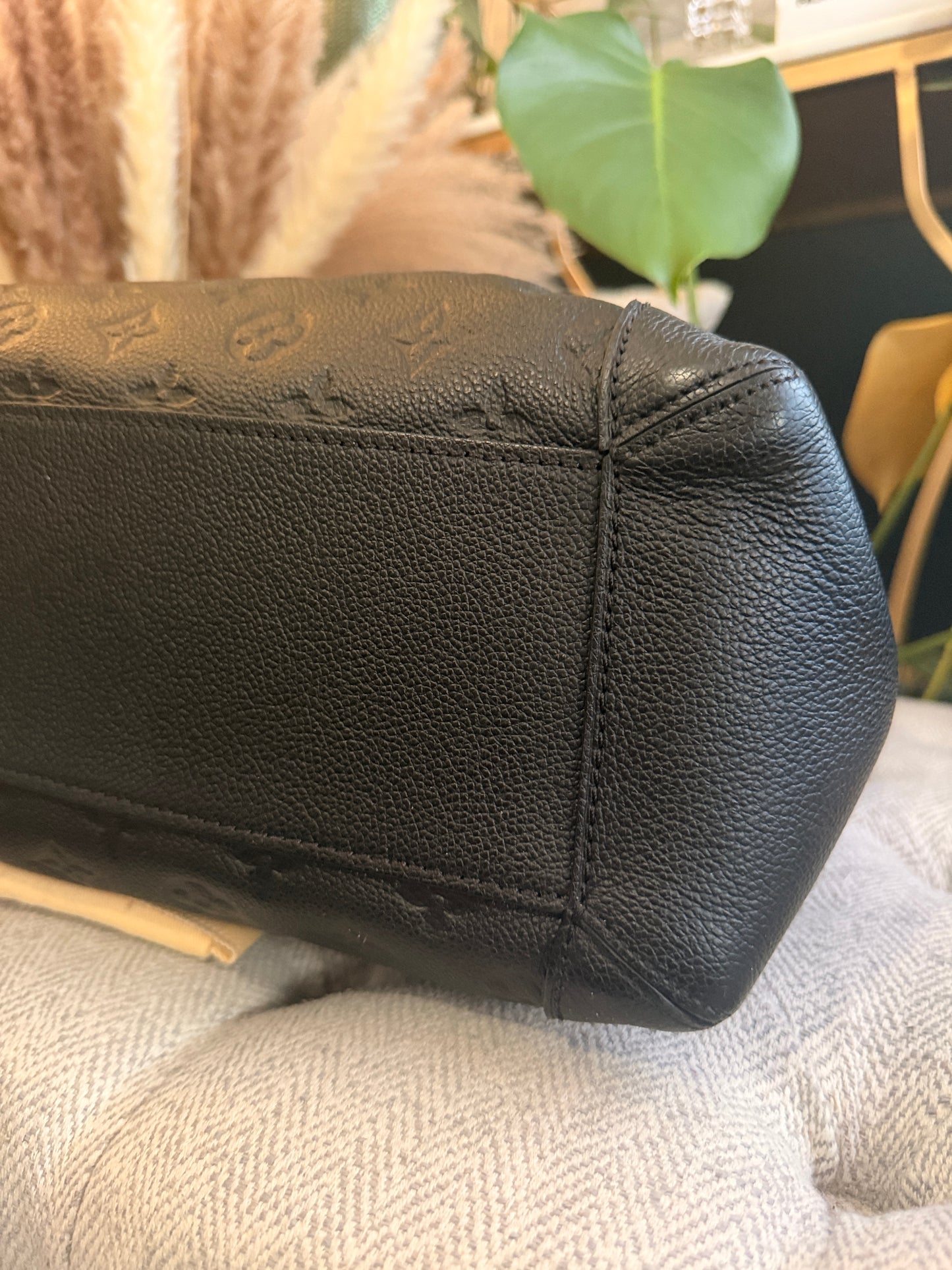 LOUIS VUITTON Empreinte Bagatelle in Noir